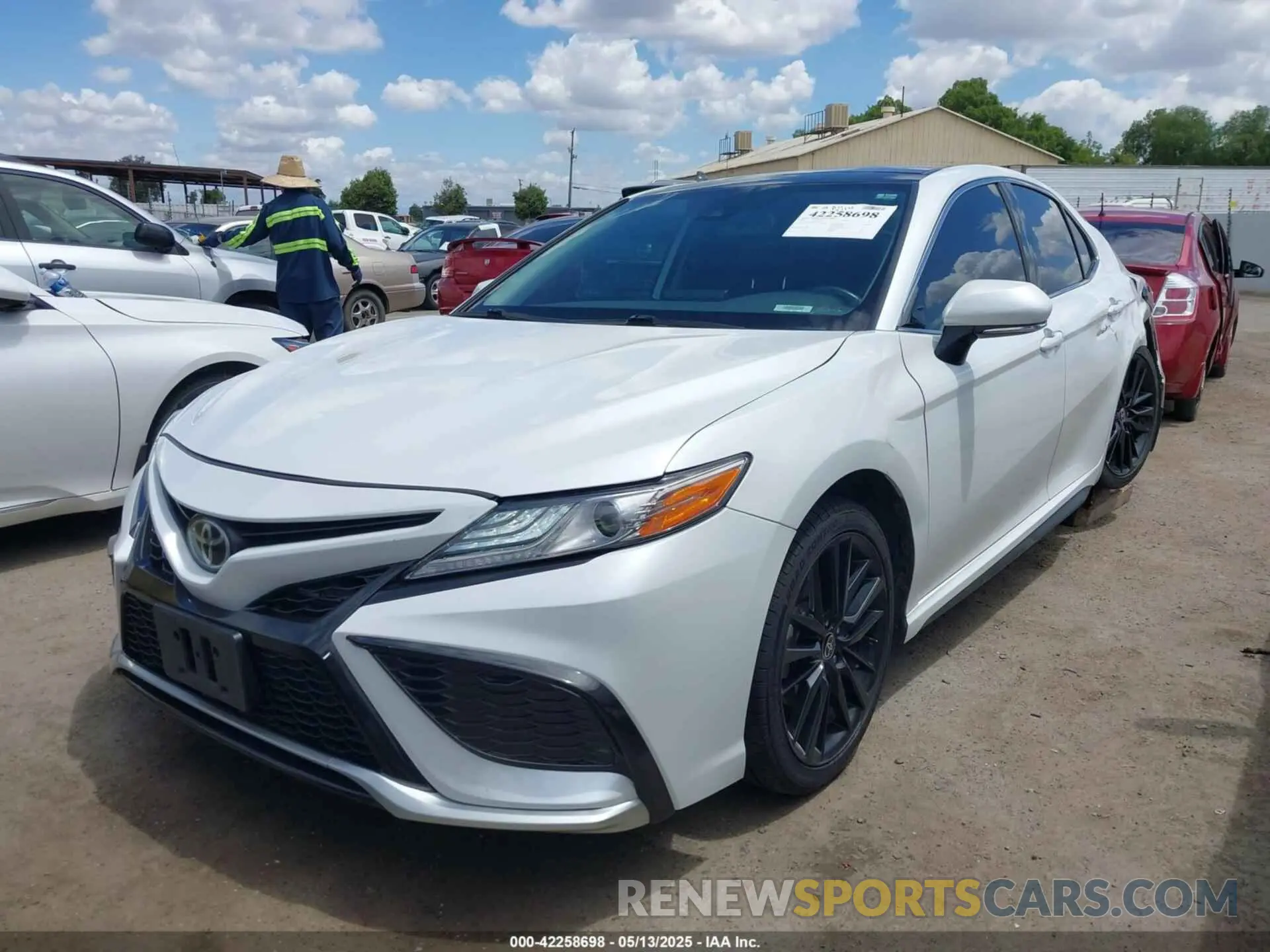 2 fotografías del automóvil dañado 4T1K61AK3MU584563 TOYOTA CAMRY 2021