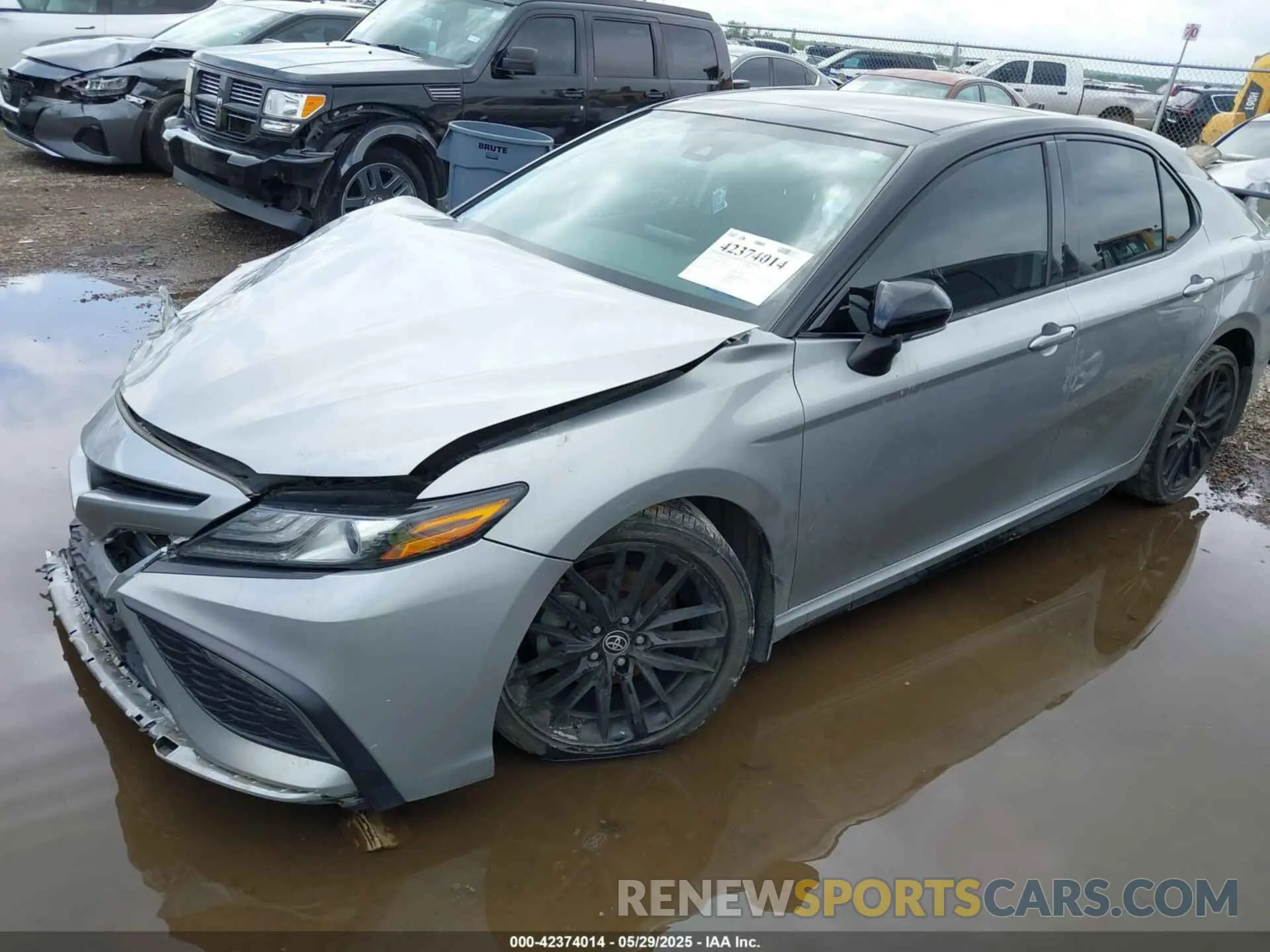 2 fotografías del automóvil dañado 4T1K61AK4MU445543 TOYOTA CAMRY 2021