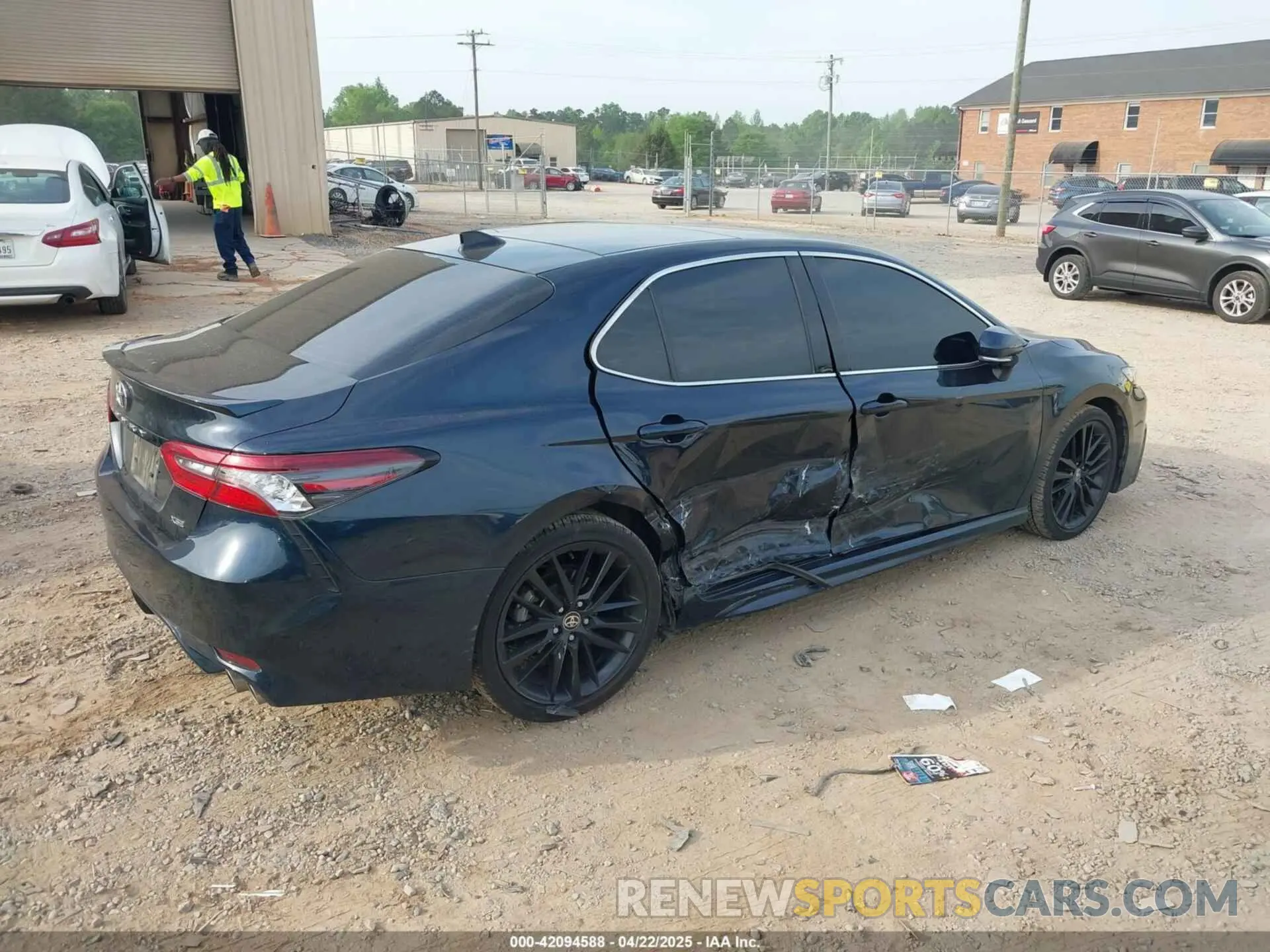 4 fotografías del automóvil dañado 4T1K61AK4MU485430 TOYOTA CAMRY 2021