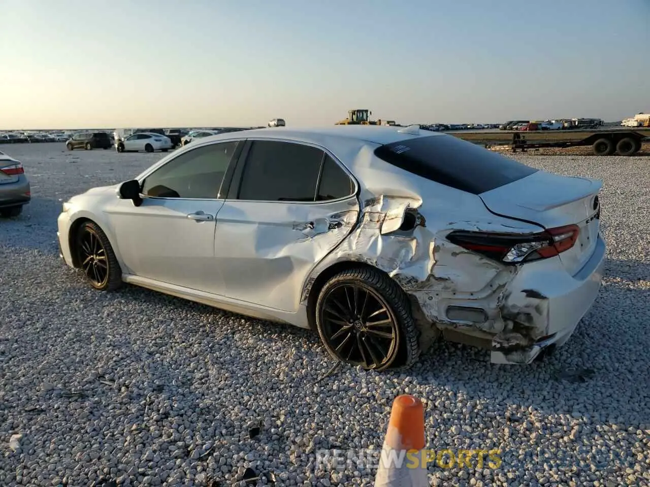 2 fotografías del automóvil dañado 4T1K61AK4MU590498 TOYOTA CAMRY 2021