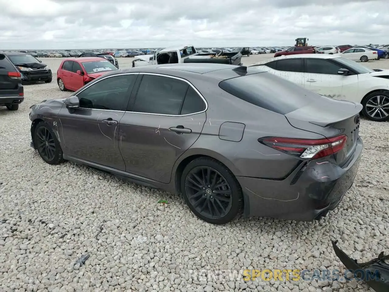 2 fotografías del automóvil dañado 4T1K61AK5MU482830 TOYOTA CAMRY 2021
