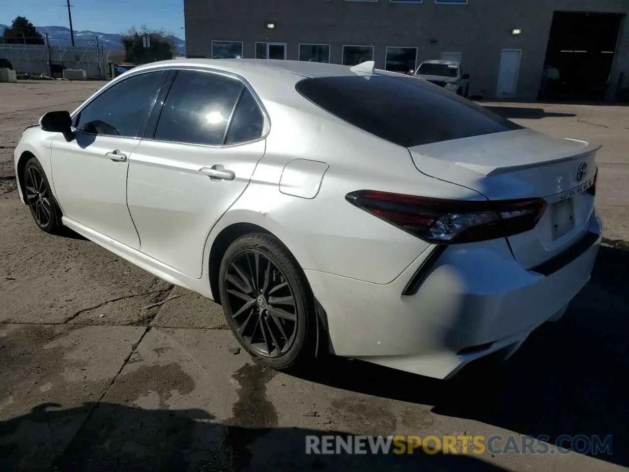 2 fotografías del automóvil dañado 4T1K61AK5MU578019 TOYOTA CAMRY 2021