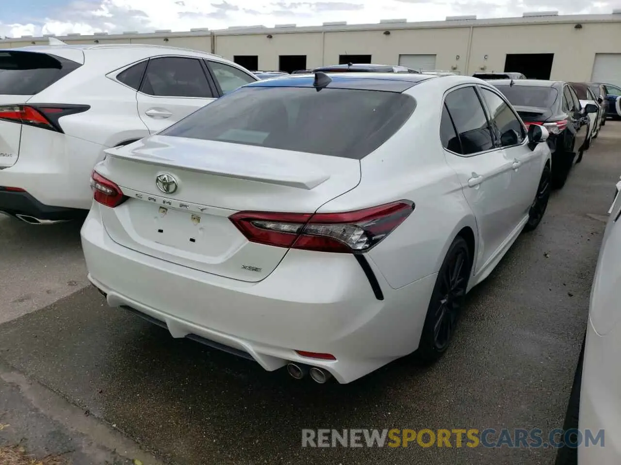 4 fotografías del automóvil dañado 4T1K61AK6MU571323 TOYOTA CAMRY 2021