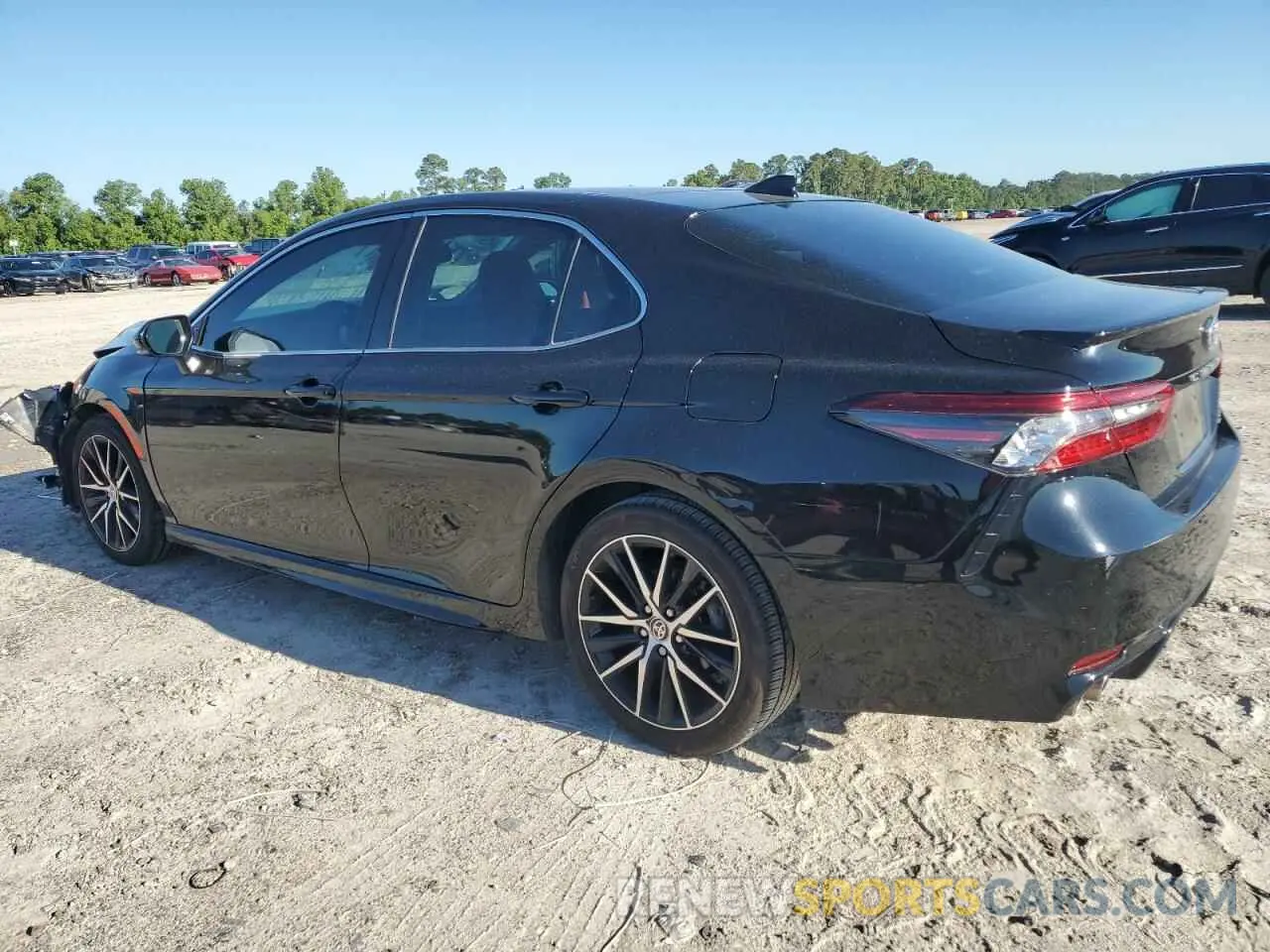 2 fotografías del automóvil dañado 4T1K61AK7MU404159 TOYOTA CAMRY 2021