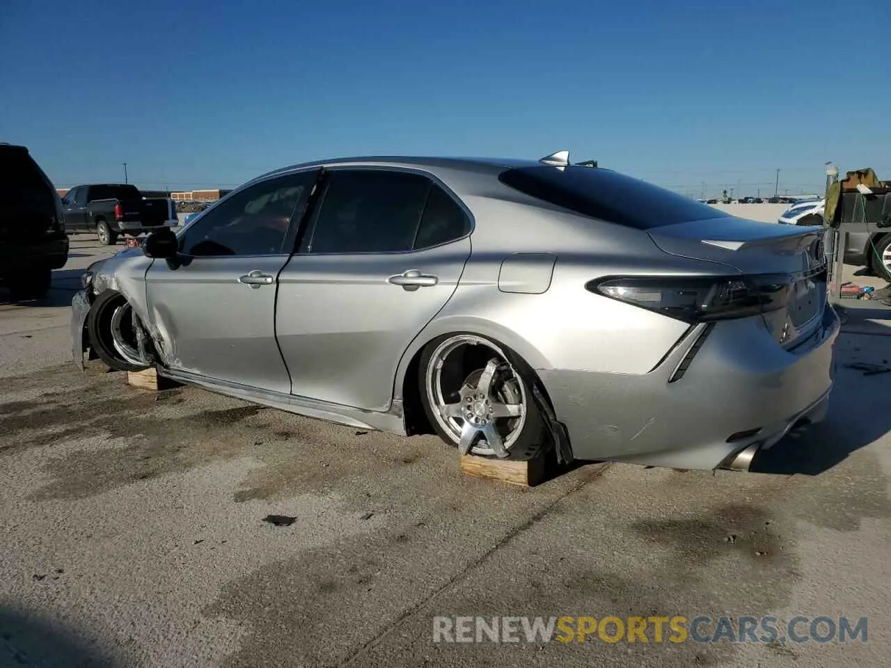 2 fotografías del automóvil dañado 4T1K61AK7MU496714 TOYOTA CAMRY 2021