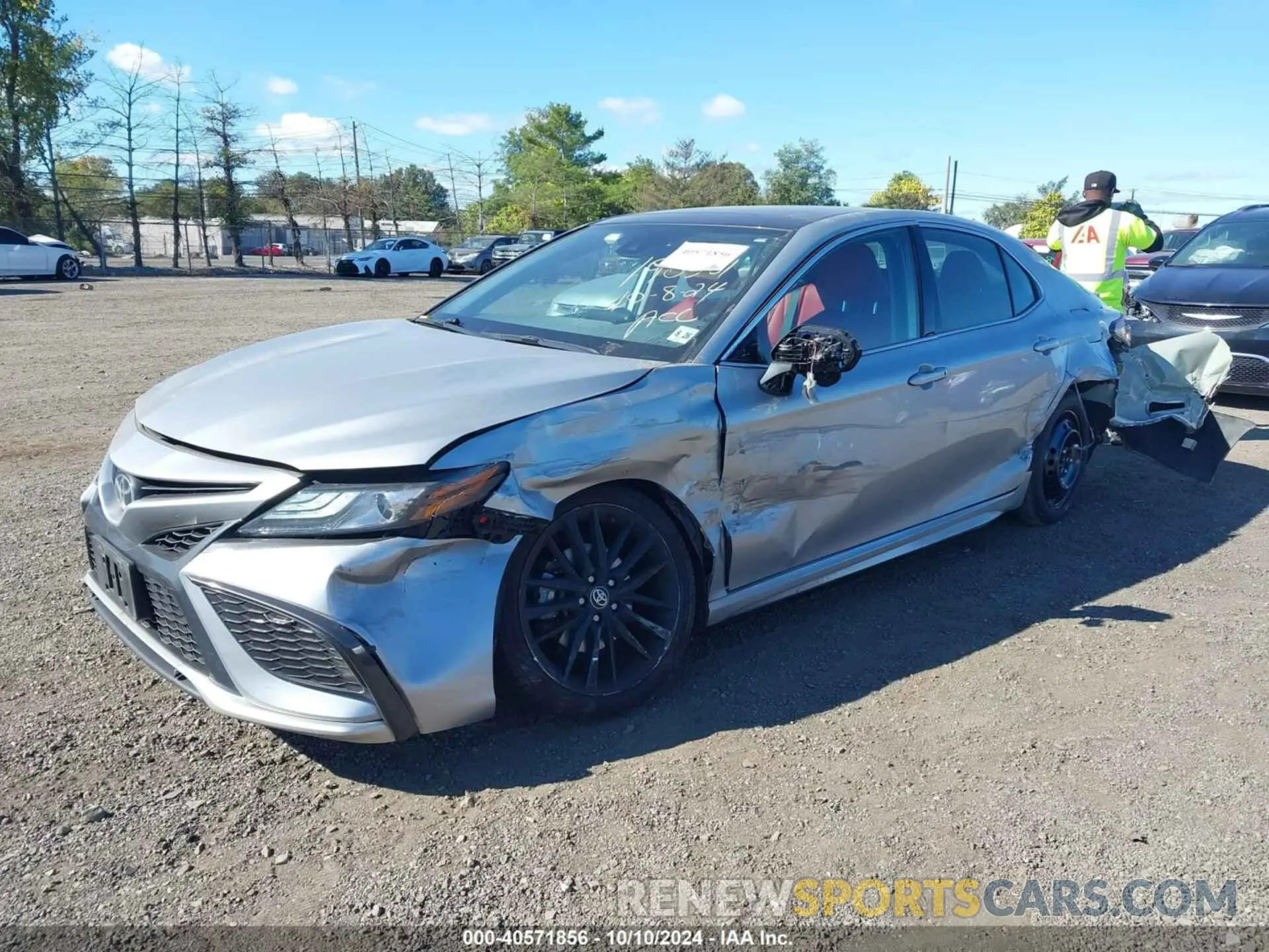 2 fotografías del automóvil dañado 4T1K61BK0MU043176 TOYOTA CAMRY 2021