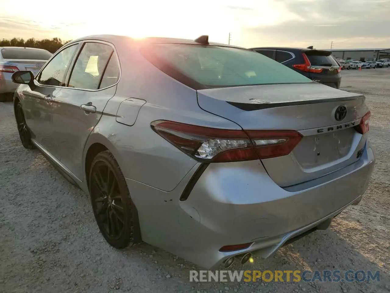 2 fotografías del automóvil dañado 4T1K61BK3MU038862 TOYOTA CAMRY 2021