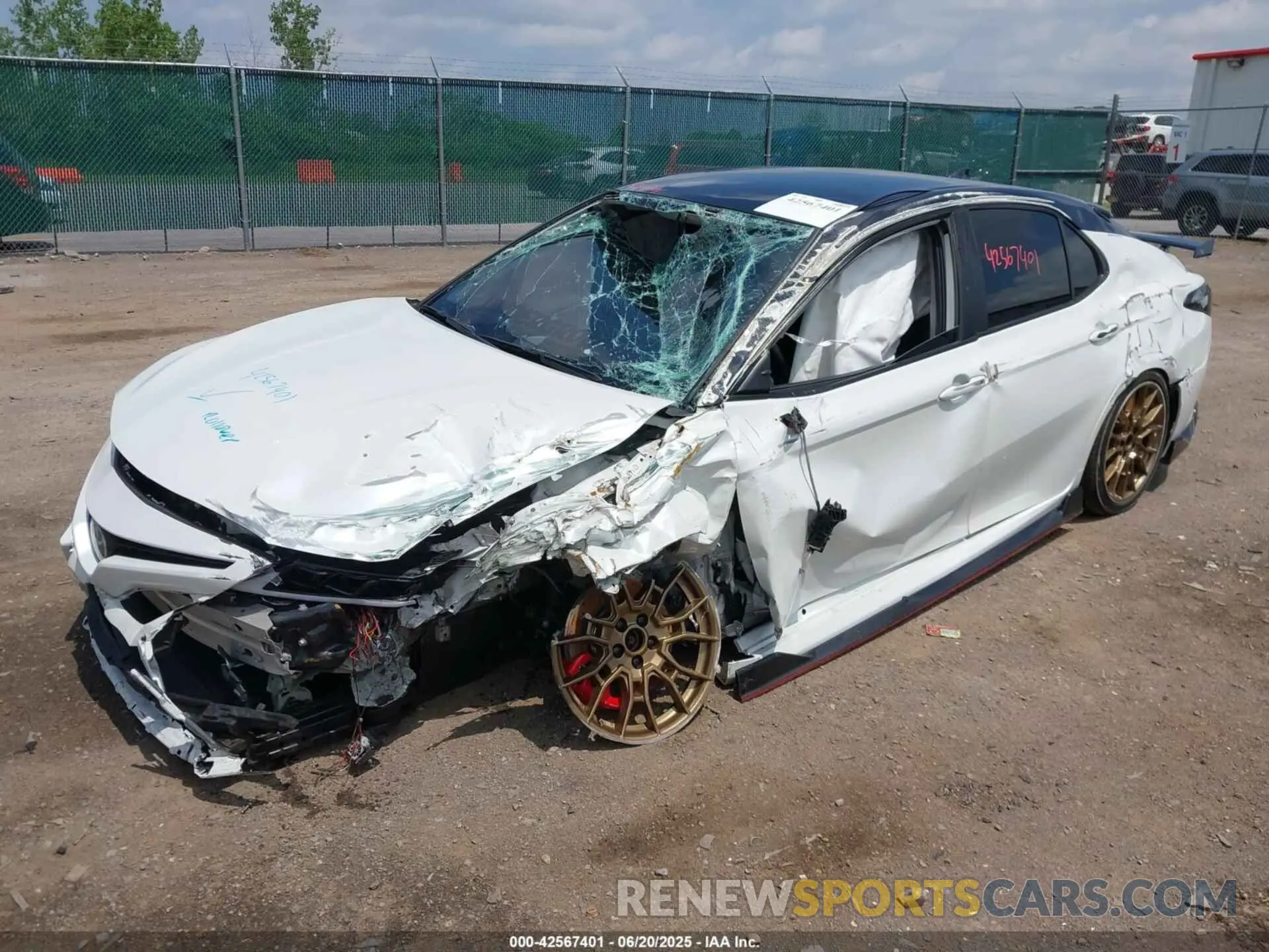 2 fotografías del automóvil dañado 4T1KZ1AK1MU050131 TOYOTA CAMRY 2021