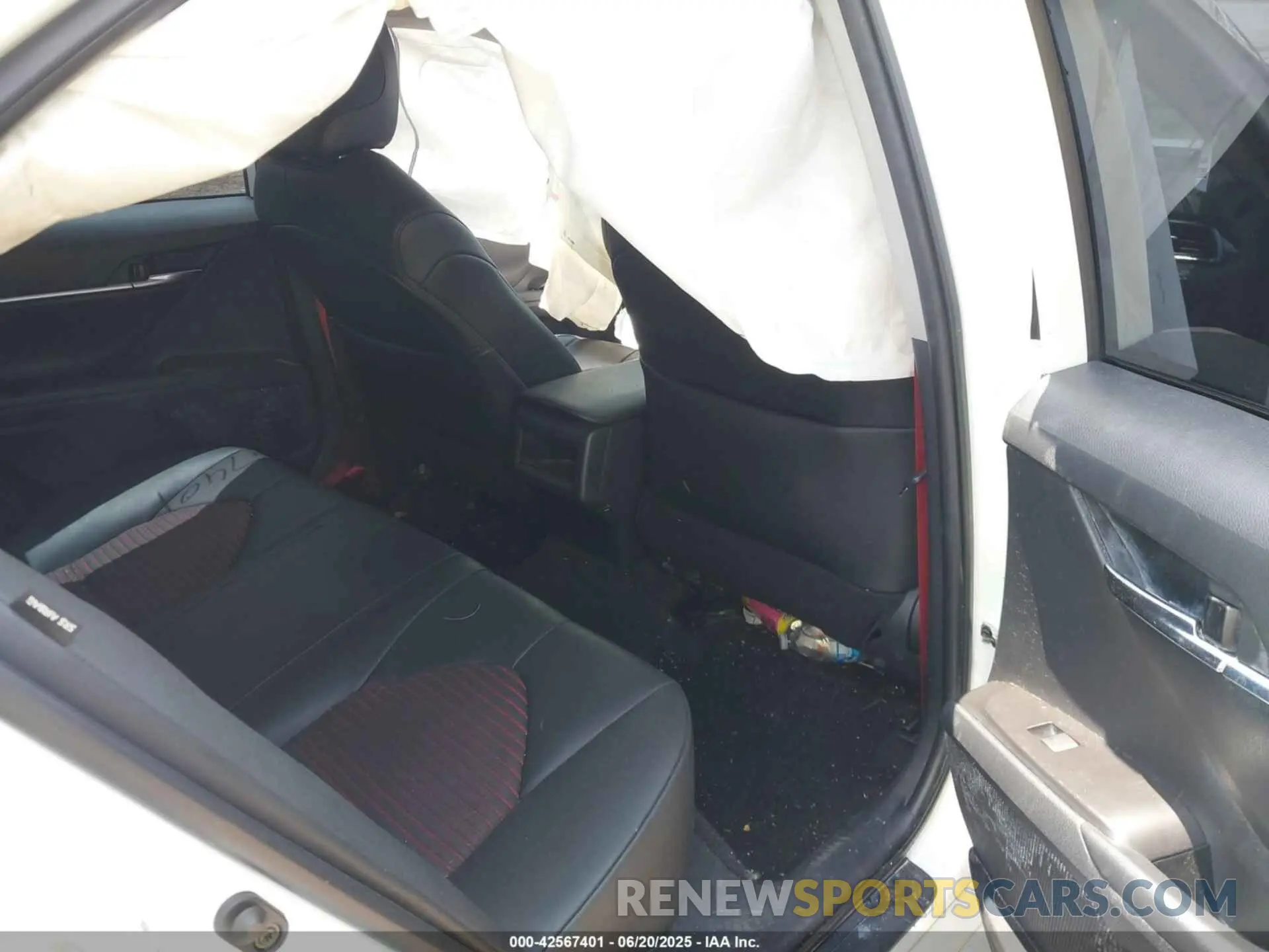 8 fotografías del automóvil dañado 4T1KZ1AK1MU050131 TOYOTA CAMRY 2021