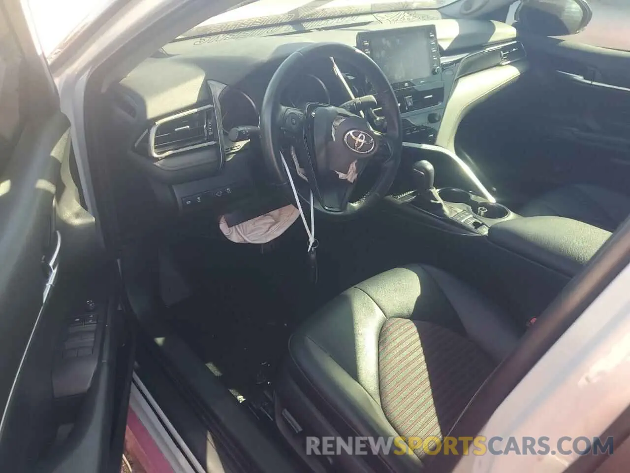 8 fotografías del automóvil dañado 4T1KZ1AK1MU055202 TOYOTA CAMRY 2021