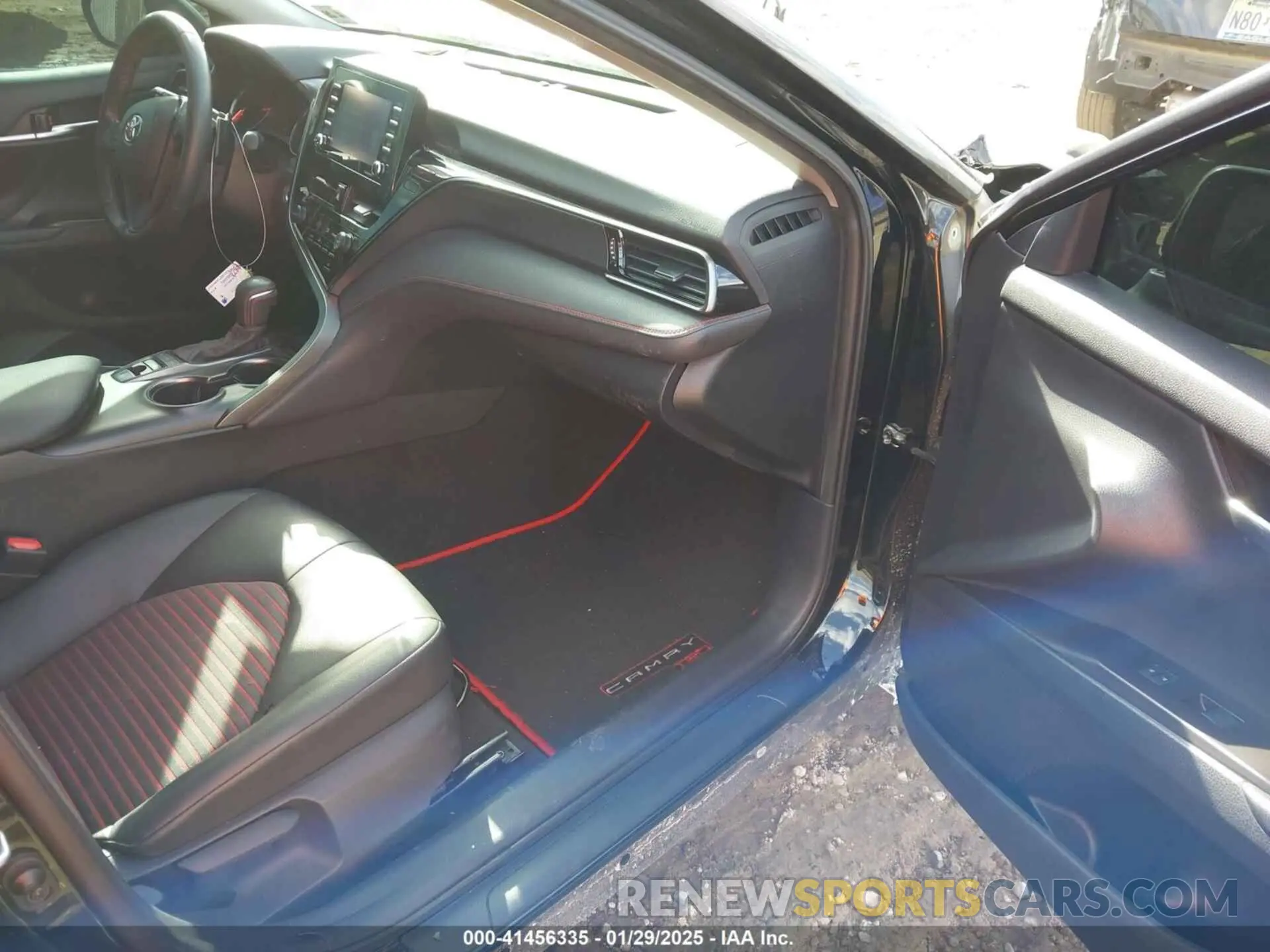5 fotografías del automóvil dañado 4T1KZ1AK2MU052647 TOYOTA CAMRY 2021