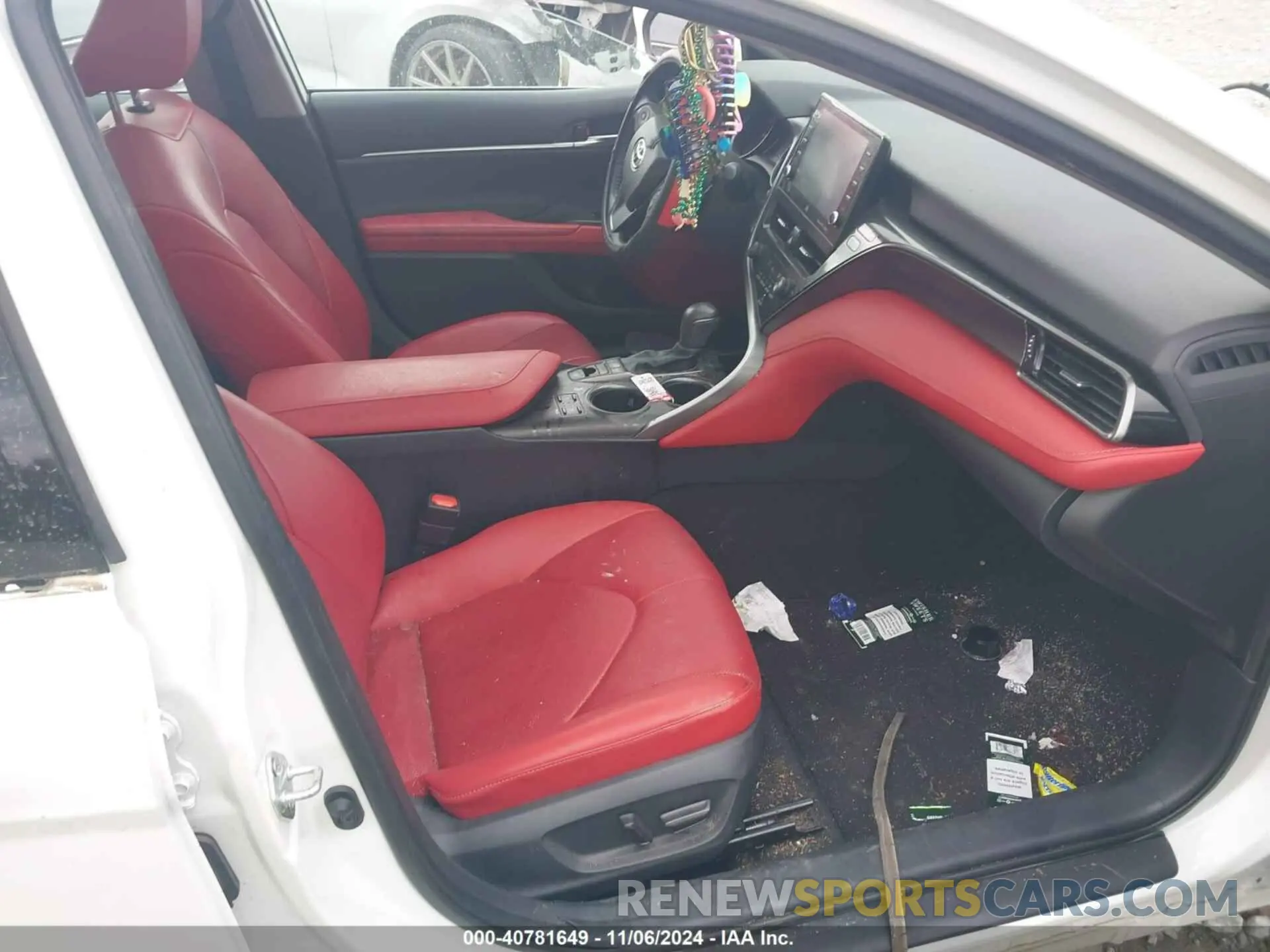 5 fotografías del automóvil dañado 4T1KZ1AK4MU049765 TOYOTA CAMRY 2021