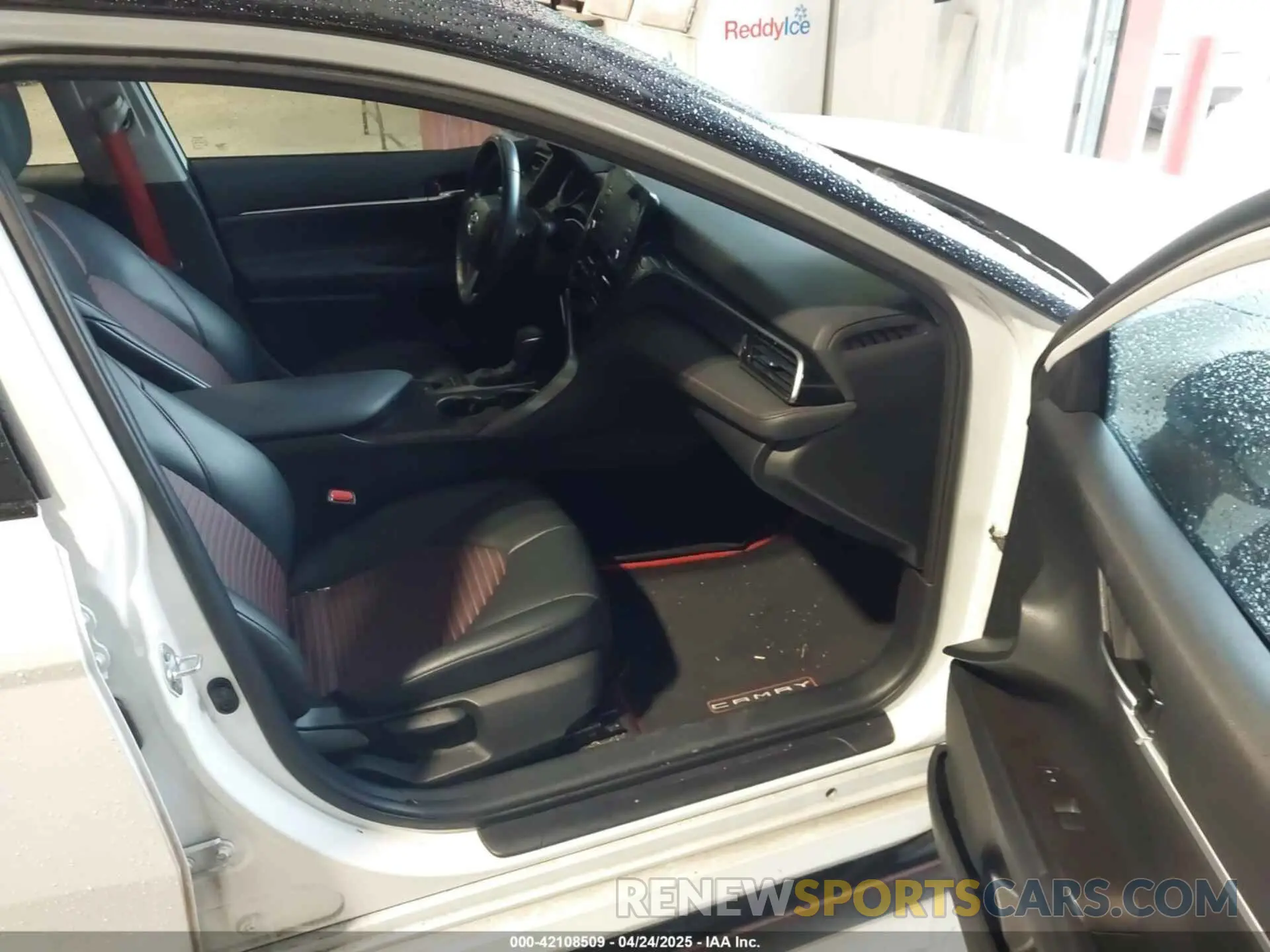 5 fotografías del automóvil dañado 4T1KZ1AK4MU053699 TOYOTA CAMRY 2021