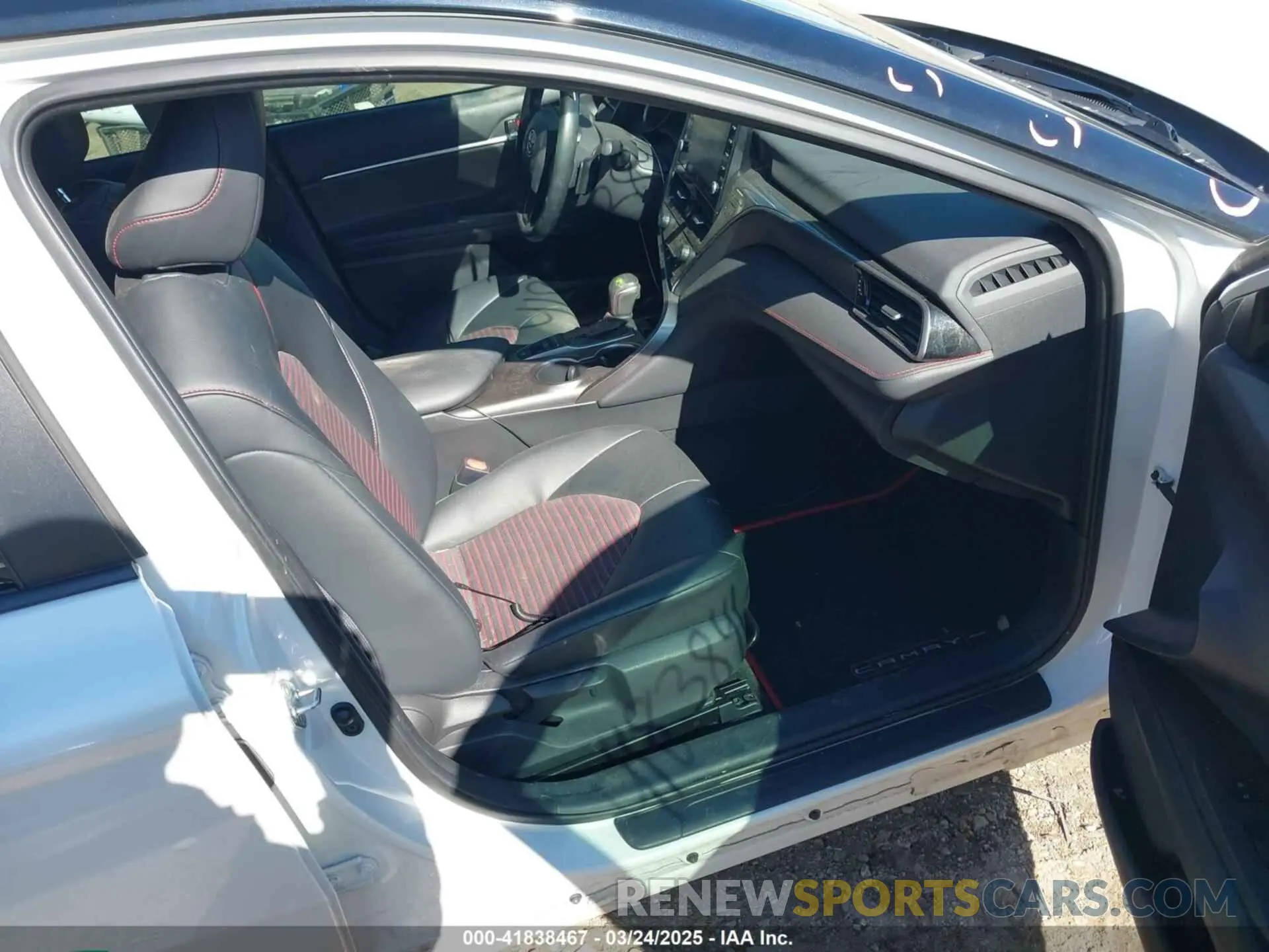 5 fotografías del automóvil dañado 4T1KZ1AK4MU055498 TOYOTA CAMRY 2021