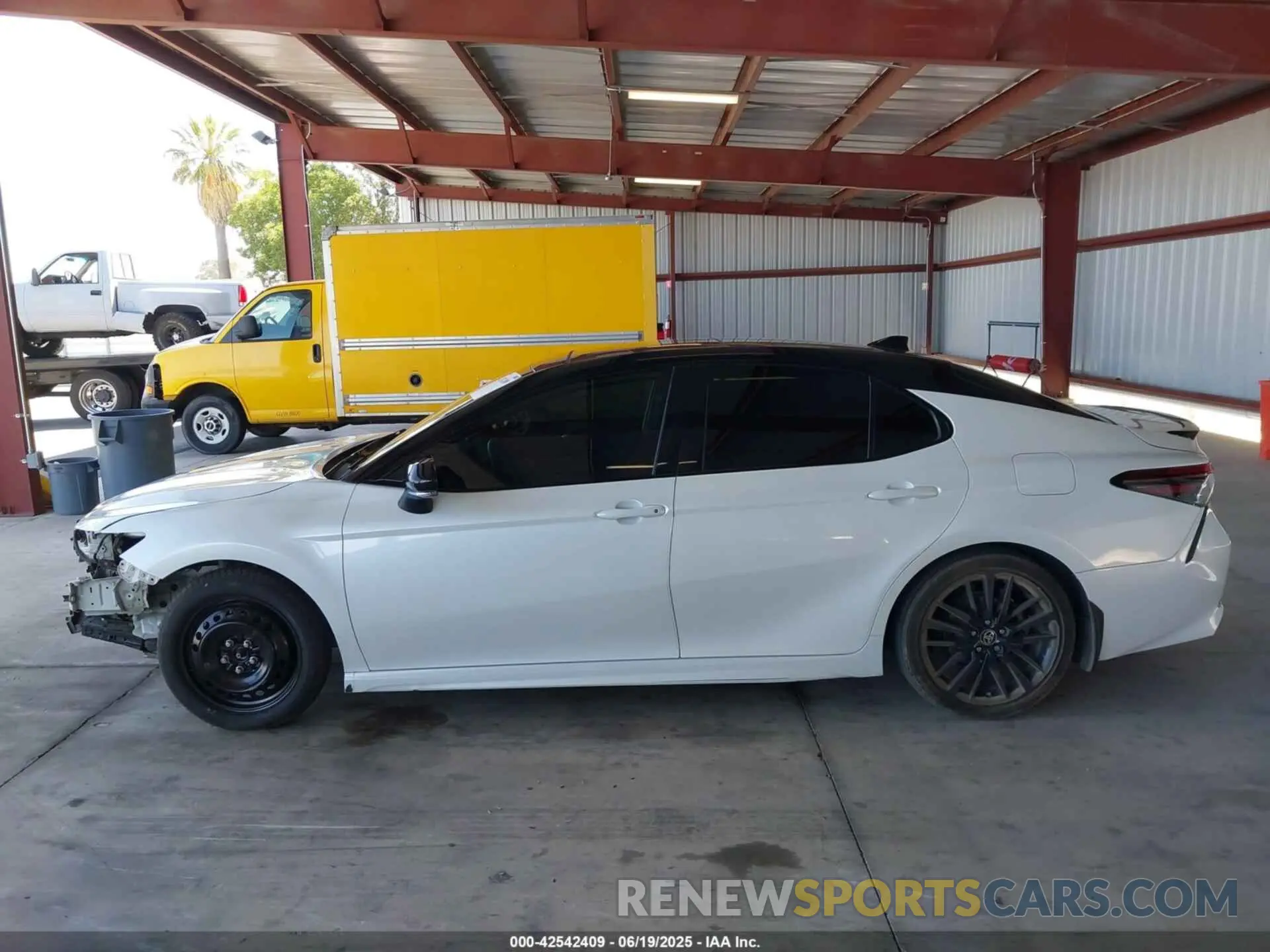 15 fotografías del automóvil dañado 4T1KZ1AK6MU056703 TOYOTA CAMRY 2021