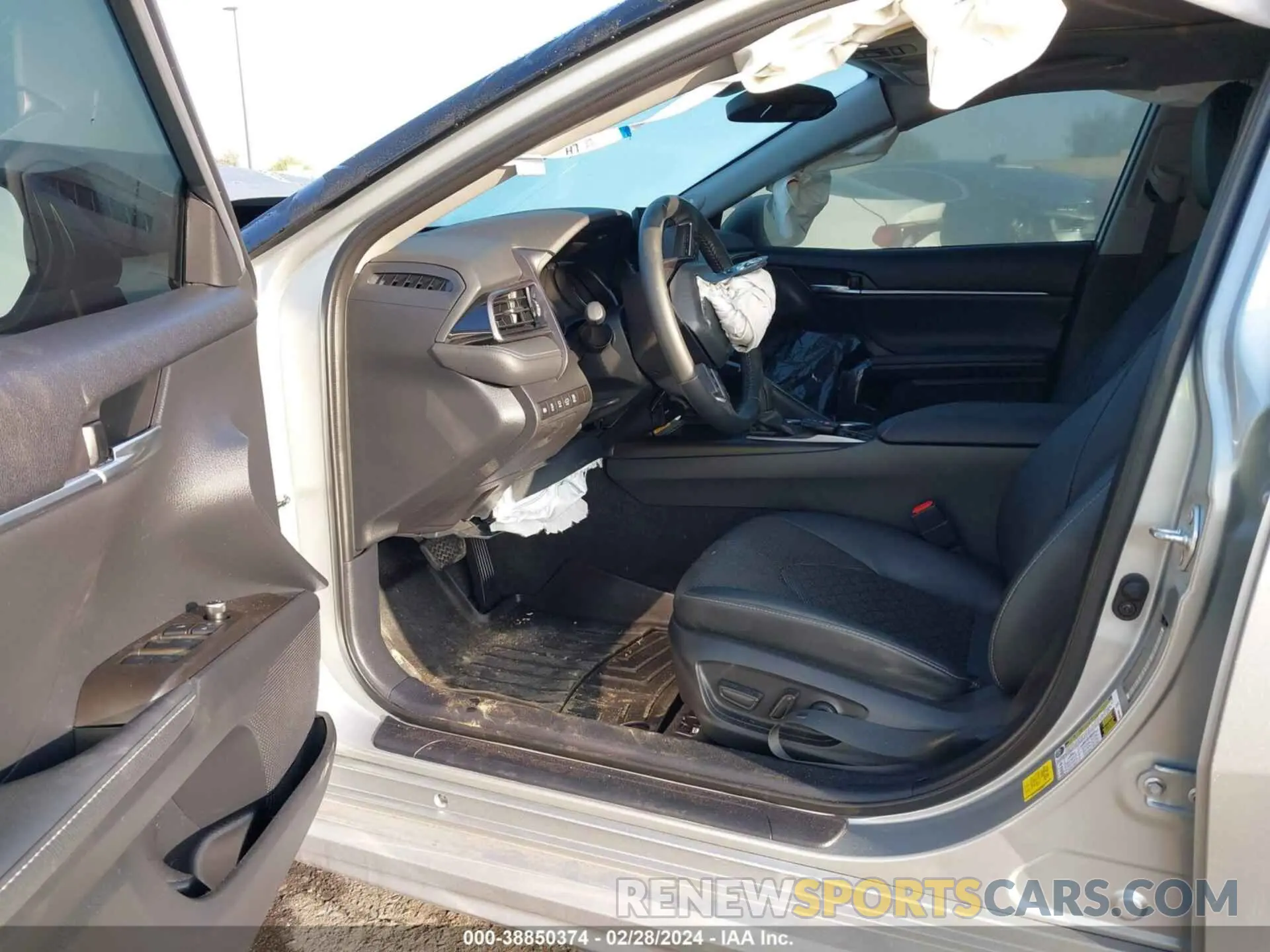 5 fotografías del automóvil dañado 4T1KZ1AK8MU058680 TOYOTA CAMRY 2021