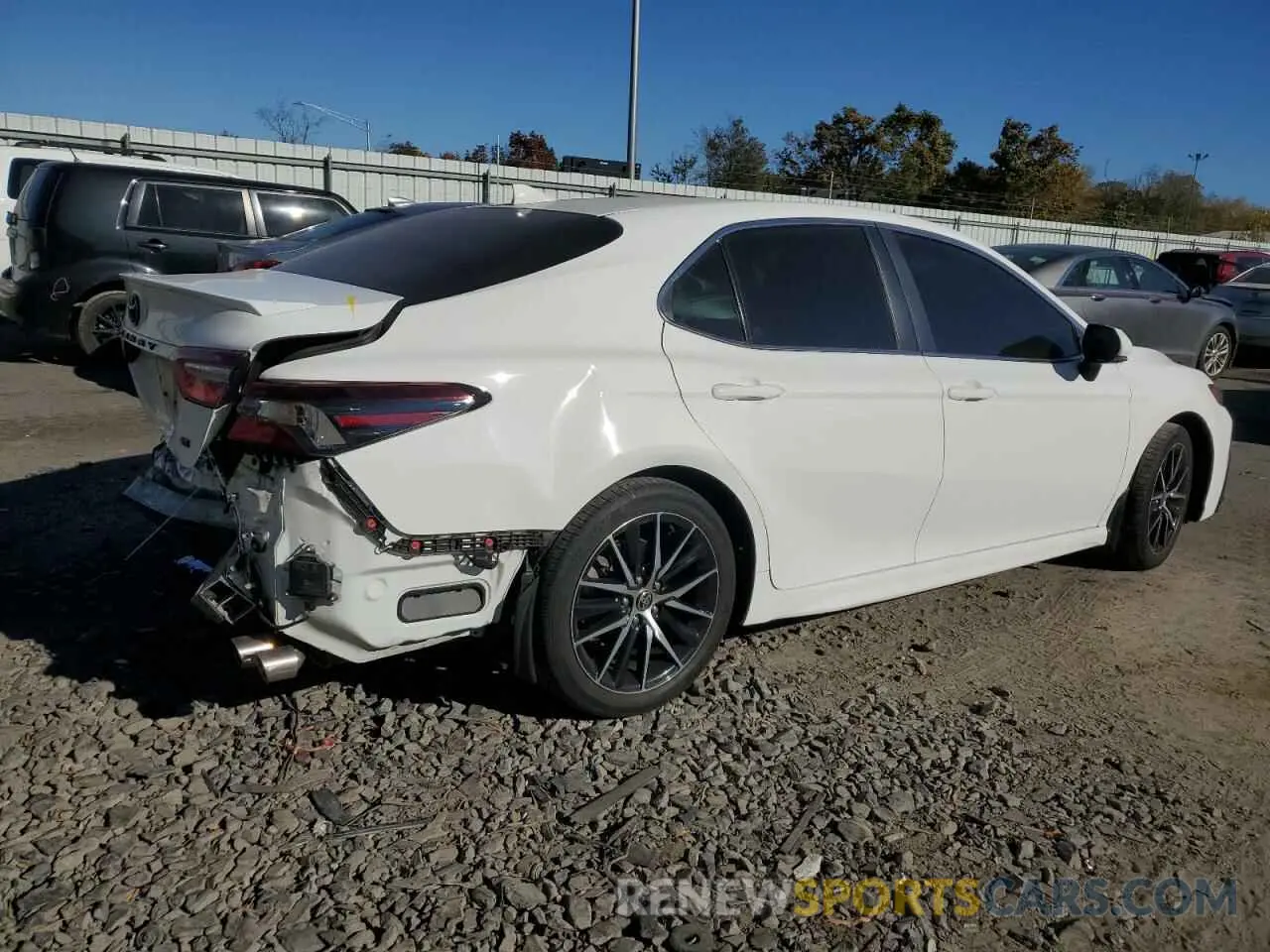 3 fotografías del automóvil dañado 4T1S11AKXMU590648 TOYOTA CAMRY 2021
