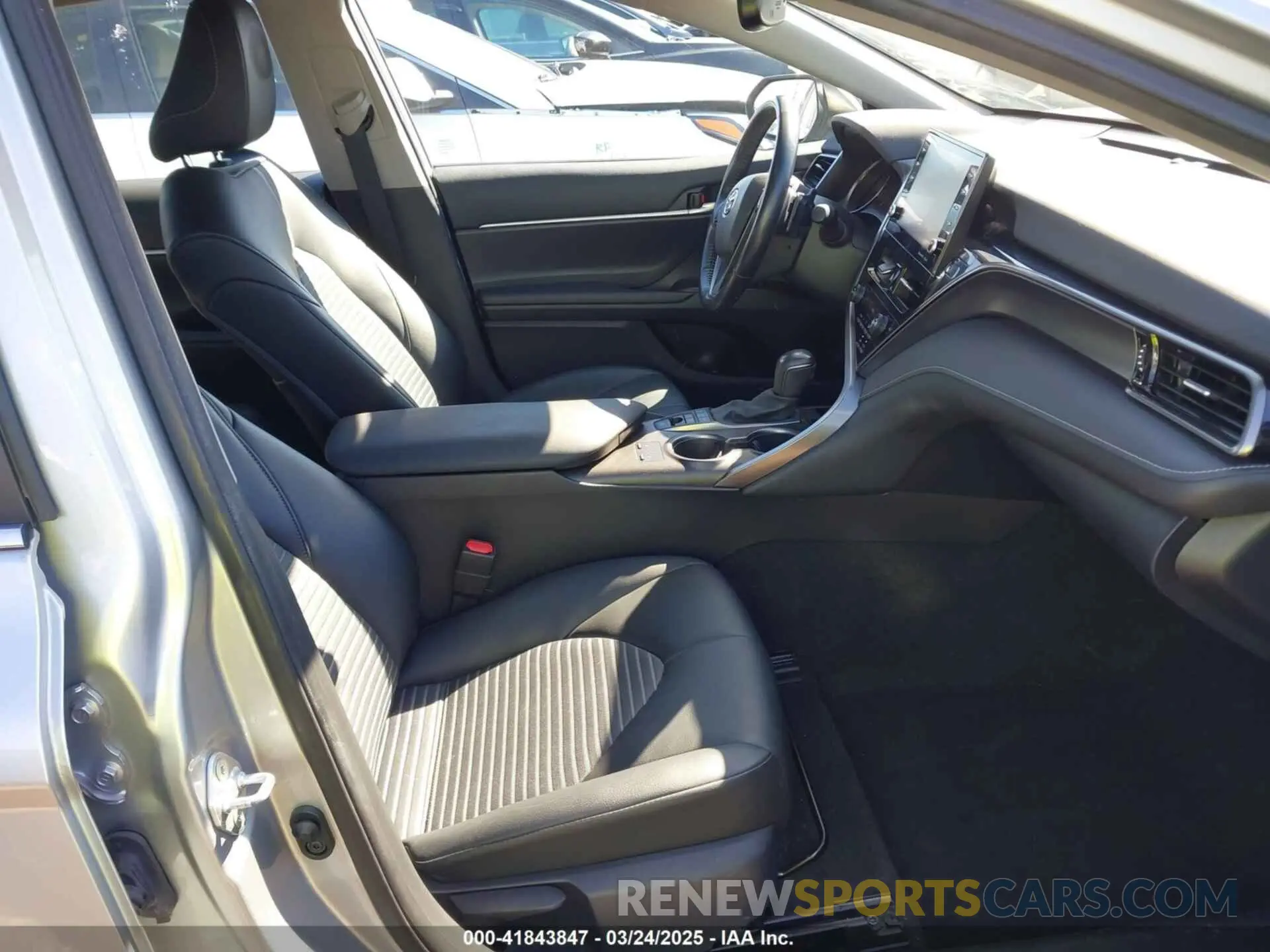 5 fotografías del automóvil dañado 4T1S31AK0MU021656 TOYOTA CAMRY 2021