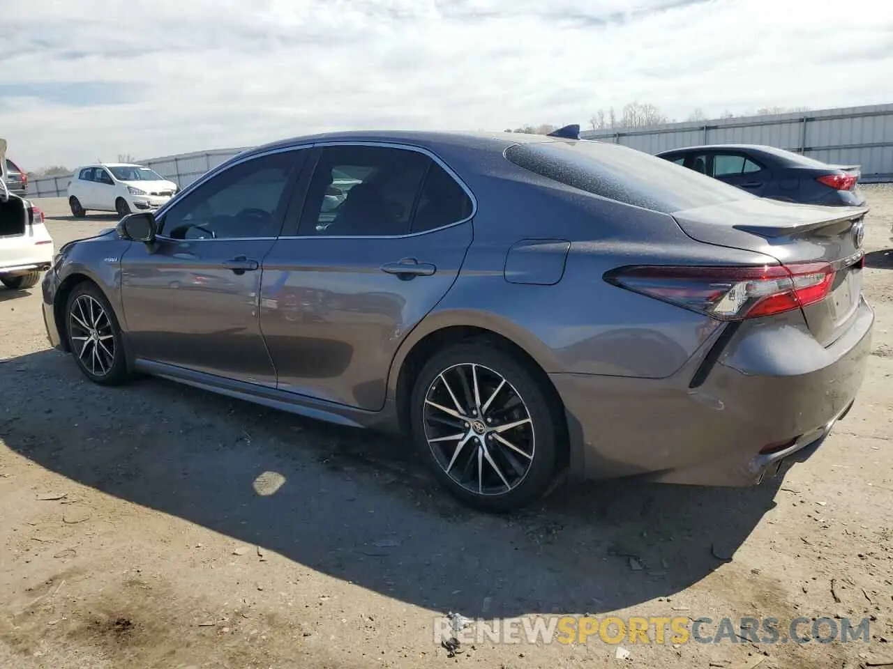 2 fotografías del automóvil dañado 4T1S31AK2MU021822 TOYOTA CAMRY 2021