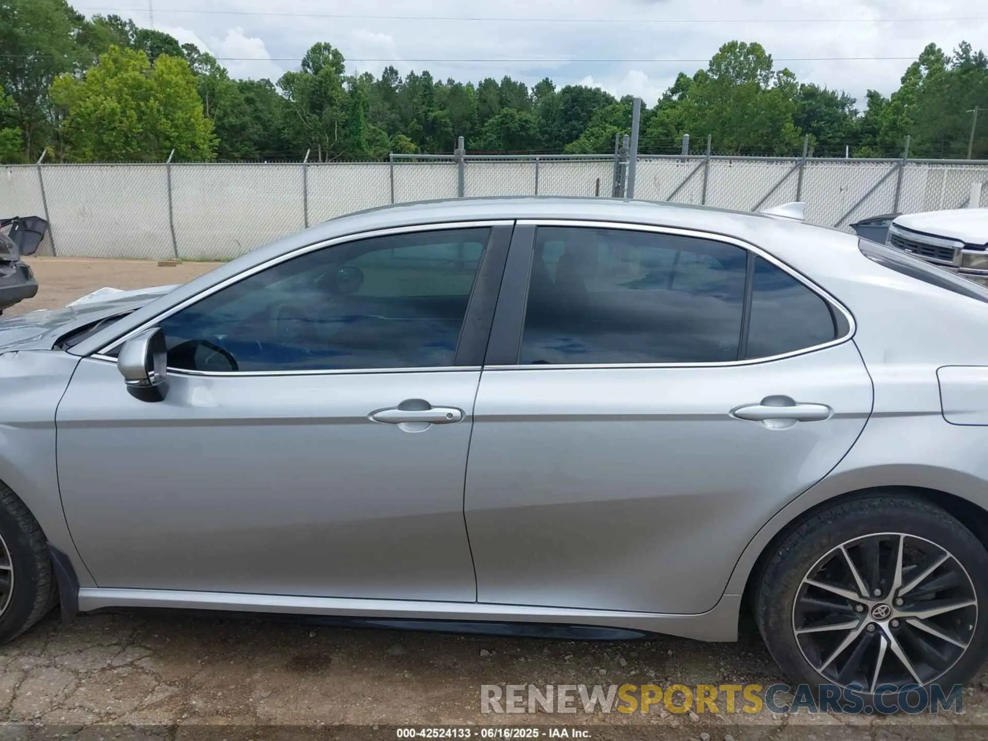 15 fotografías del automóvil dañado 4T1T11AK0MU425521 TOYOTA CAMRY 2021