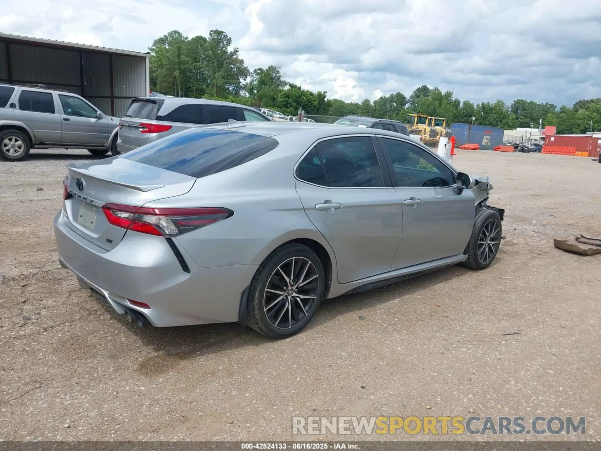 4 fotografías del automóvil dañado 4T1T11AK0MU425521 TOYOTA CAMRY 2021