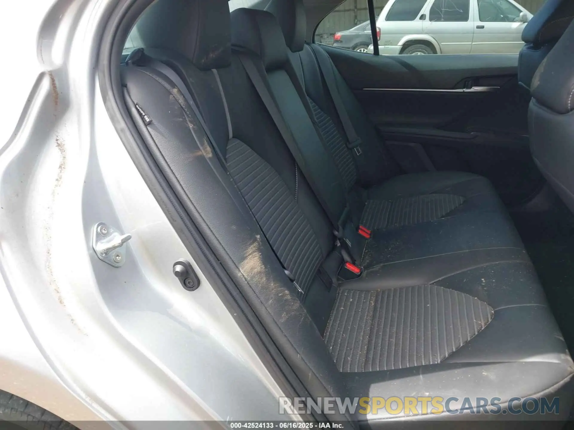 8 fotografías del automóvil dañado 4T1T11AK0MU425521 TOYOTA CAMRY 2021