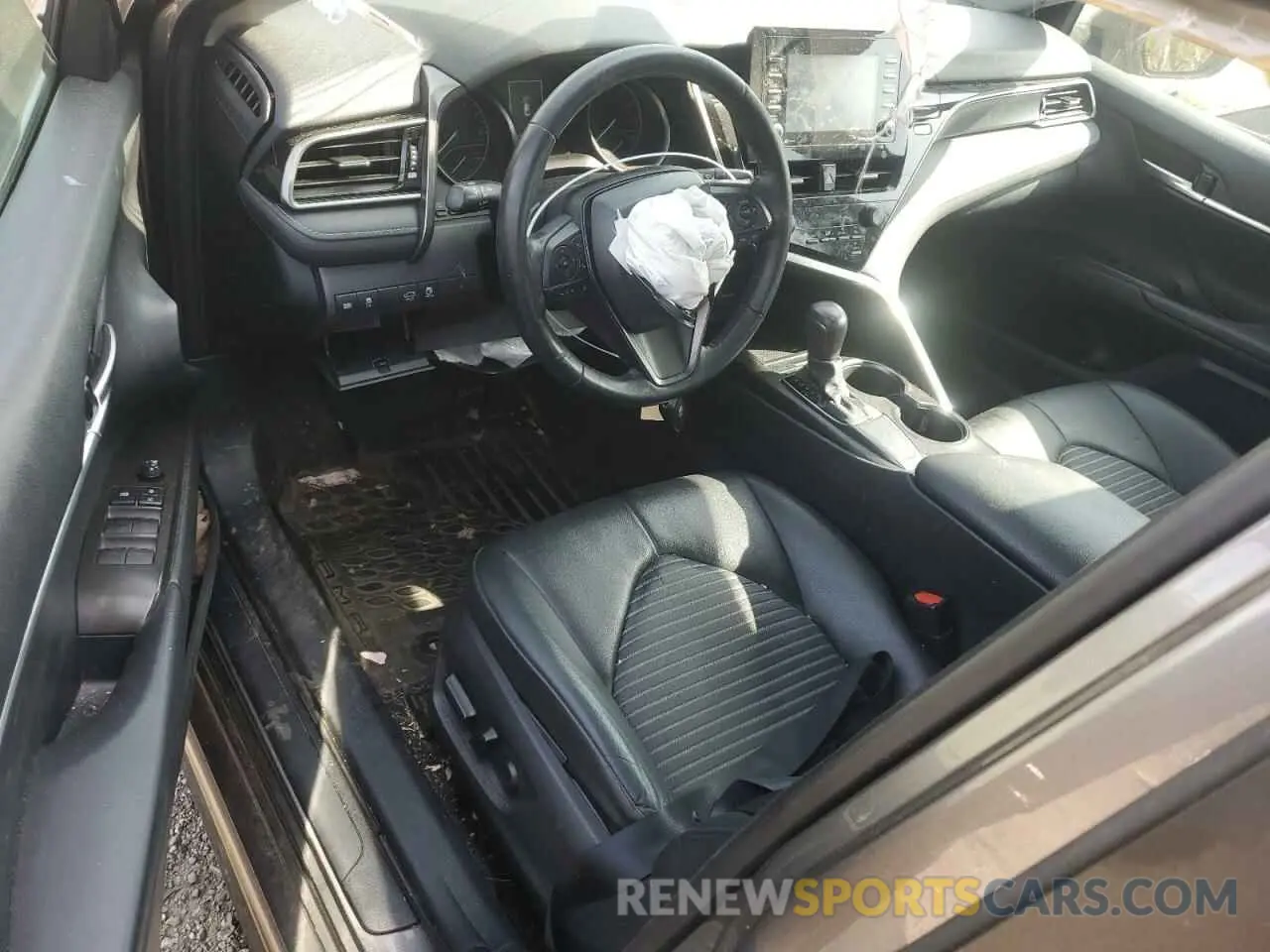 8 fotografías del automóvil dañado 4T1T11AK0MU439726 TOYOTA CAMRY 2021