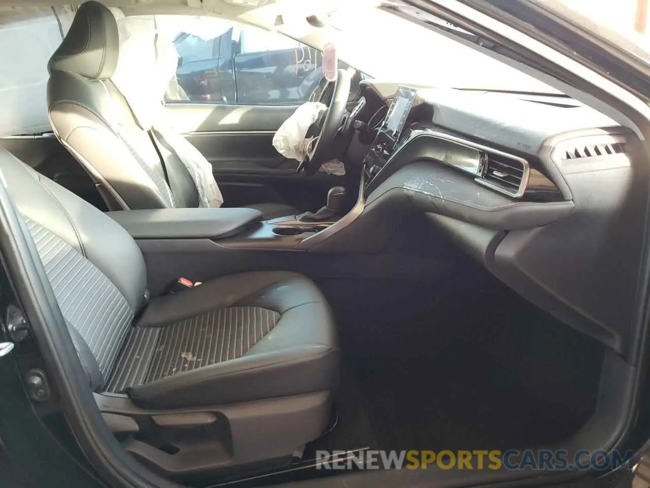 5 fotografías del automóvil dañado 4T1T11AK0MU448507 TOYOTA CAMRY 2021