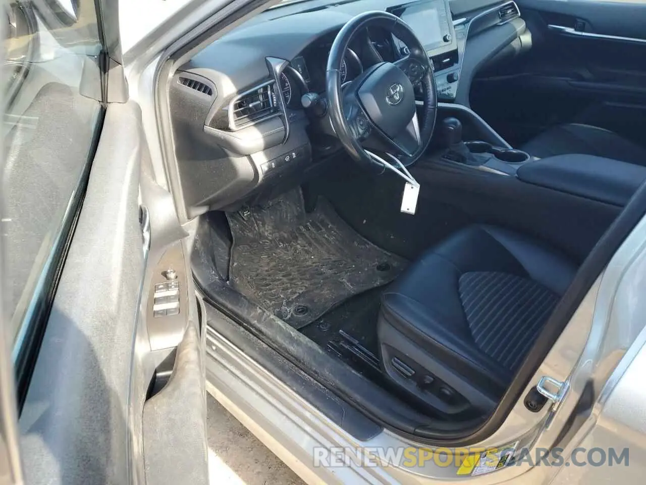 8 fotografías del automóvil dañado 4T1T11AK0MU522900 TOYOTA CAMRY 2021