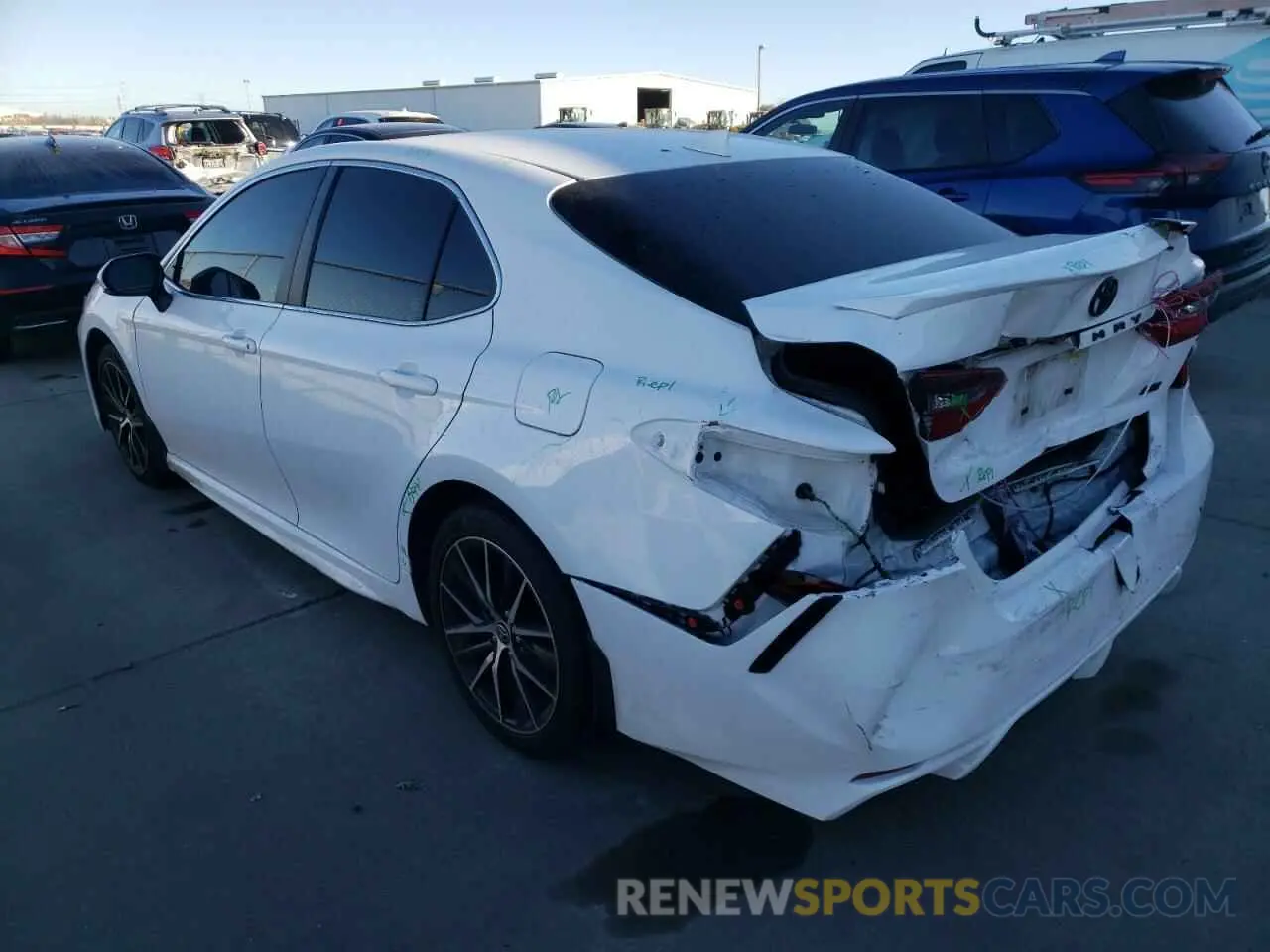 2 fotografías del automóvil dañado 4T1T11AK0MU535520 TOYOTA CAMRY 2021
