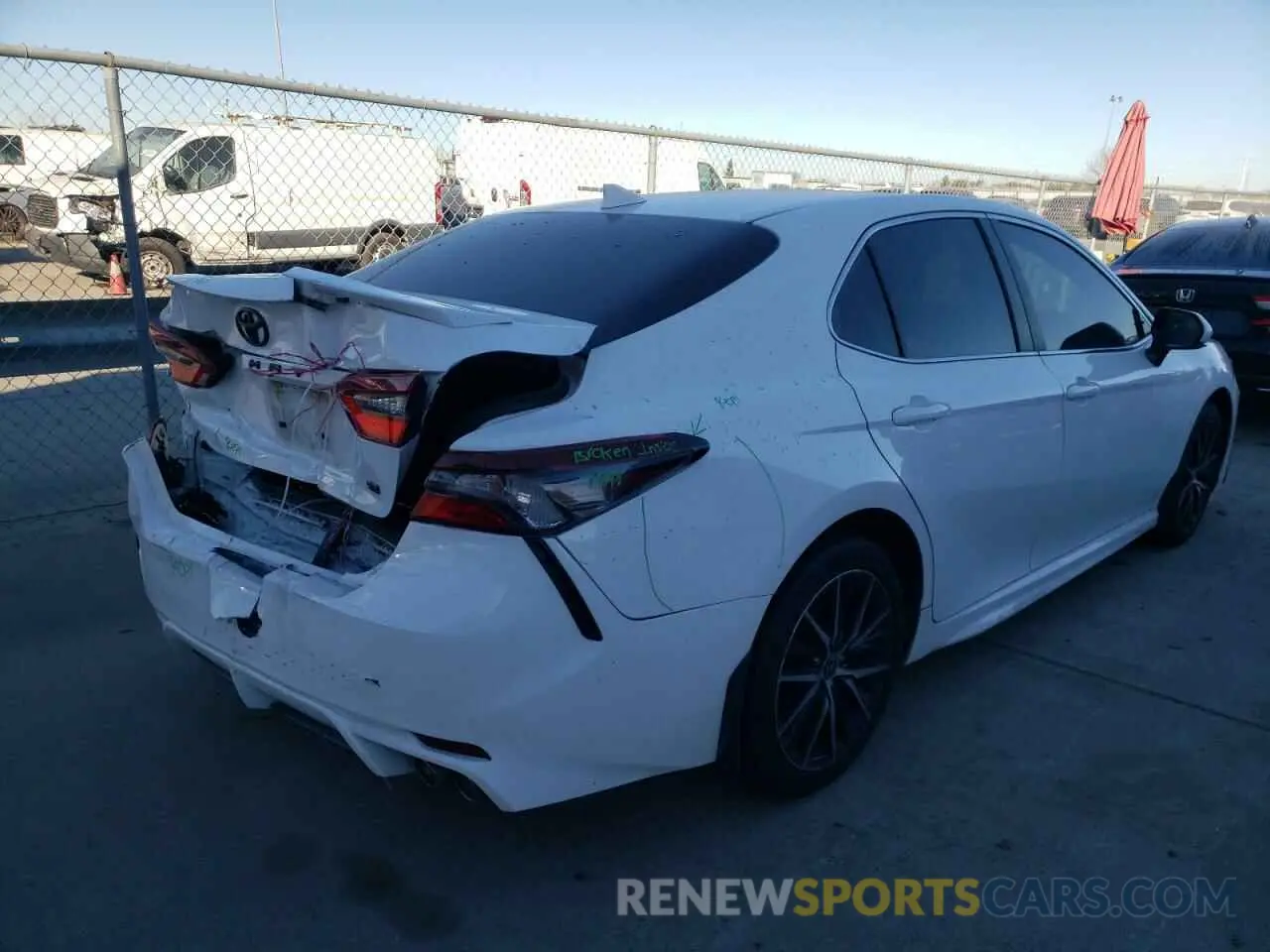 3 fotografías del automóvil dañado 4T1T11AK0MU535520 TOYOTA CAMRY 2021