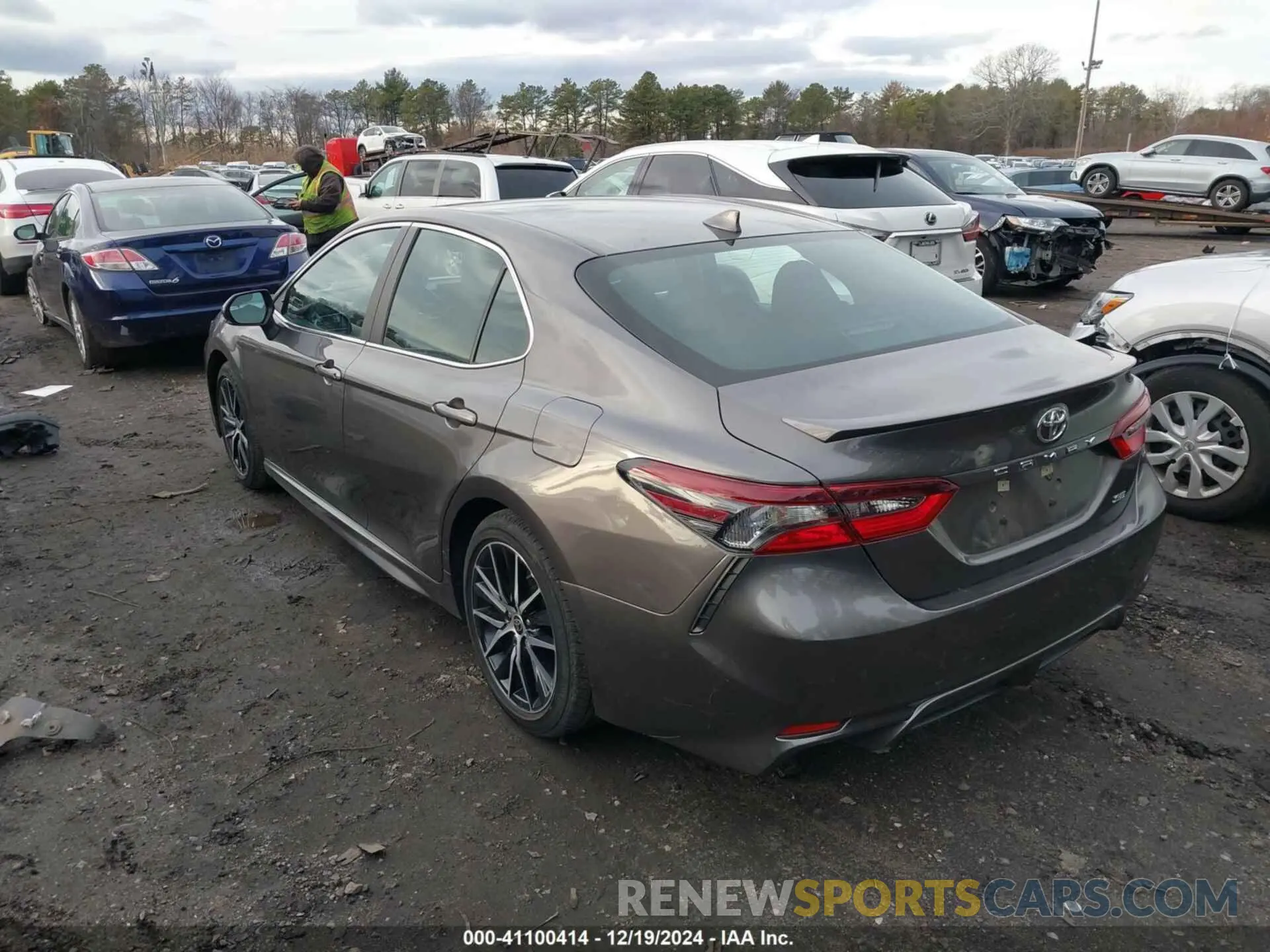 3 fotografías del automóvil dañado 4T1T11AK0MU572048 TOYOTA CAMRY 2021