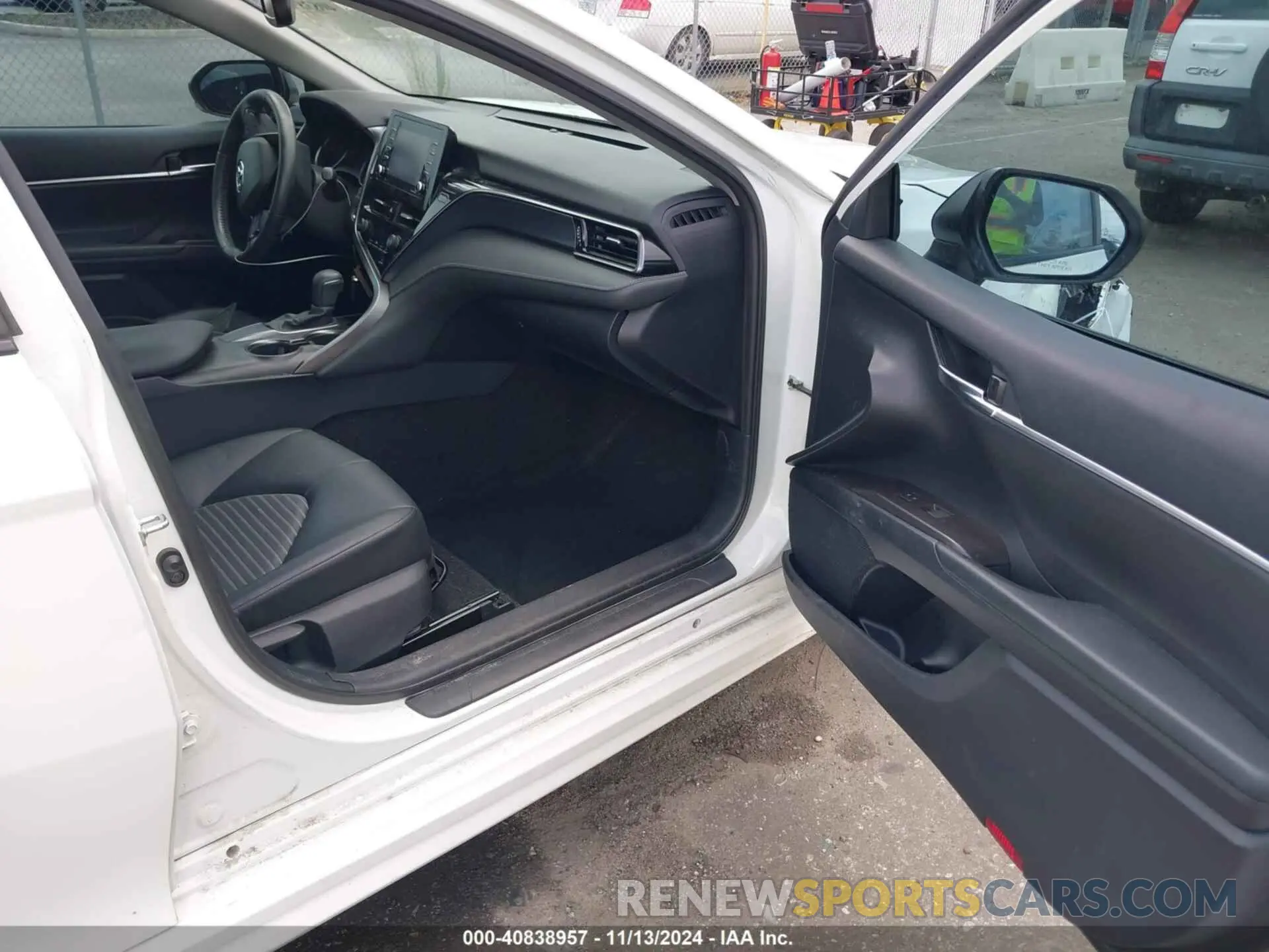 5 fotografías del automóvil dañado 4T1T11AK1MU443428 TOYOTA CAMRY 2021