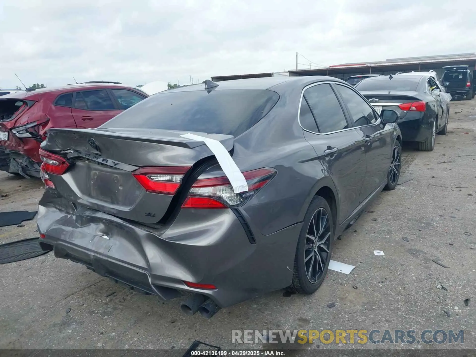 4 fotografías del automóvil dañado 4T1T11AK1MU521870 TOYOTA CAMRY 2021