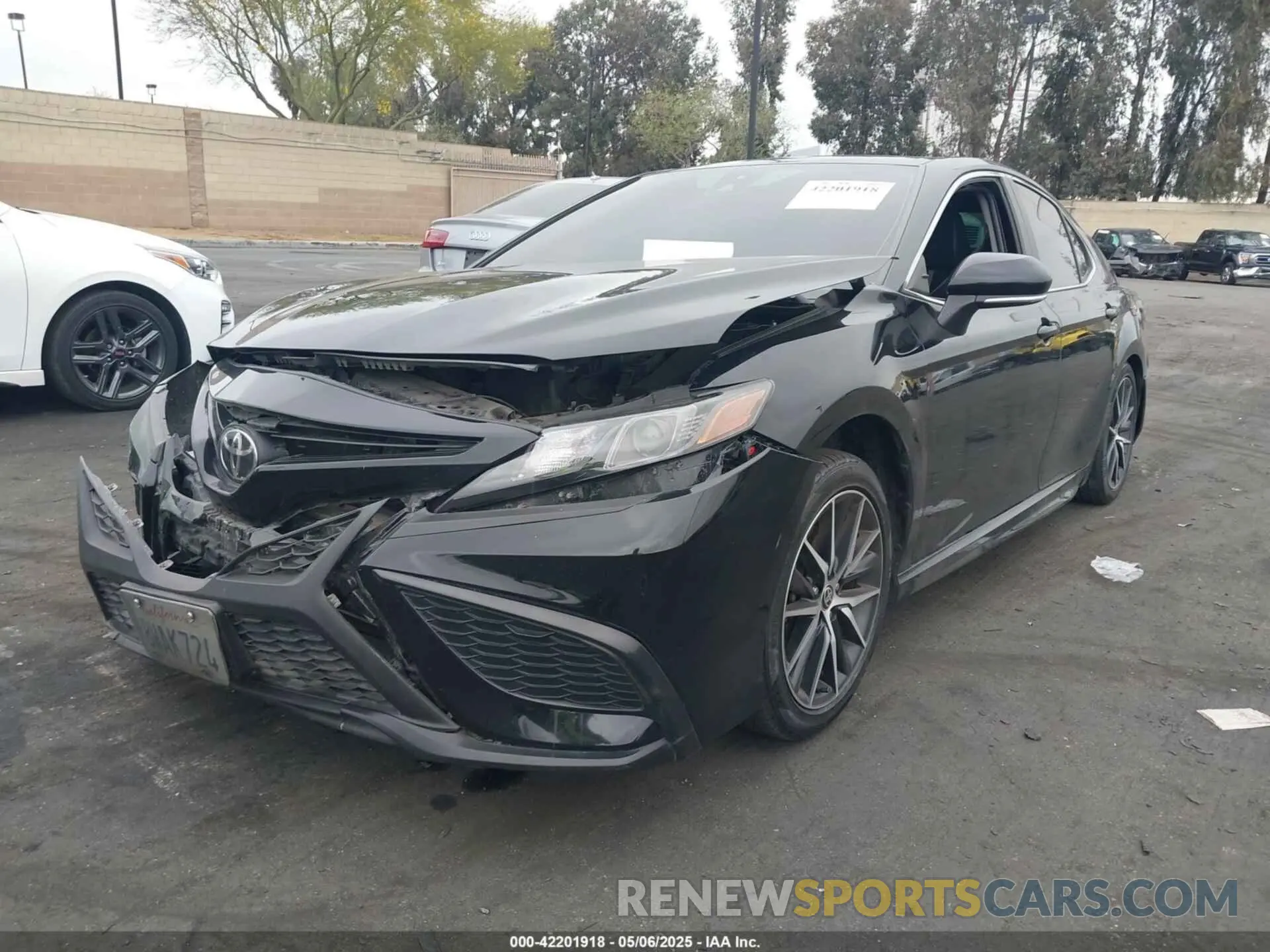 2 fotografías del automóvil dañado 4T1T11AK1MU561608 TOYOTA CAMRY 2021