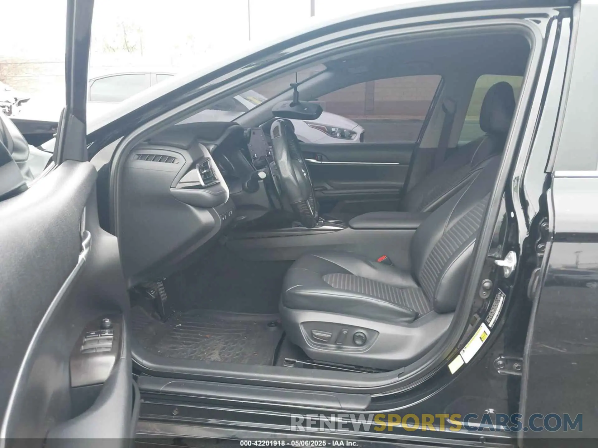 5 fotografías del automóvil dañado 4T1T11AK1MU561608 TOYOTA CAMRY 2021