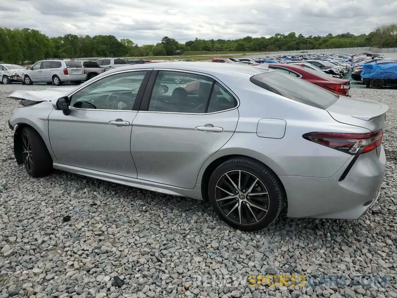 2 fotografías del automóvil dañado 4T1T11AK1MU585049 TOYOTA CAMRY 2021