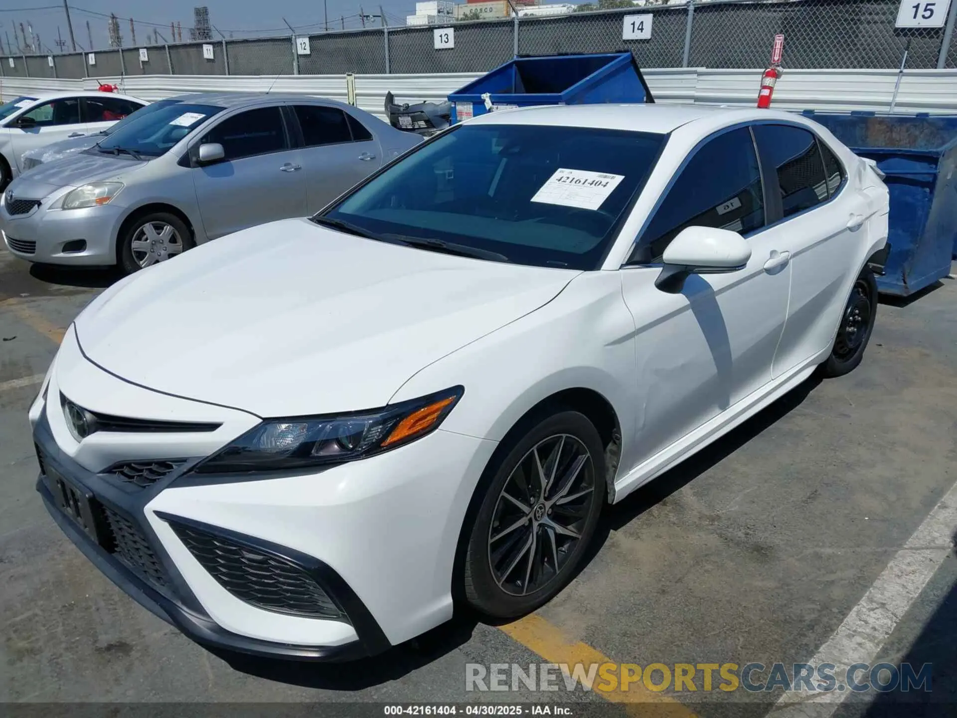 2 fotografías del automóvil dañado 4T1T11AK2MU563383 TOYOTA CAMRY 2021