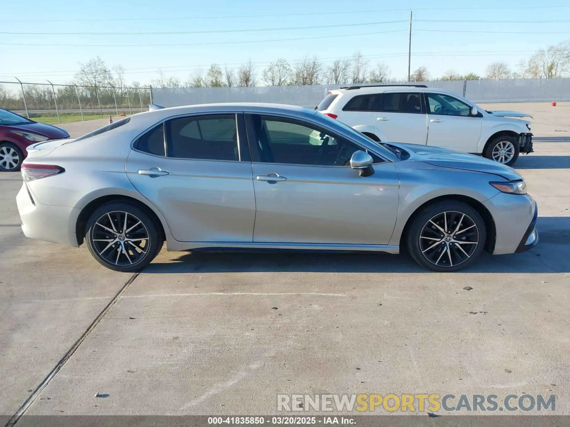 13 fotografías del automóvil dañado 4T1T11AK3MU431765 TOYOTA CAMRY 2021