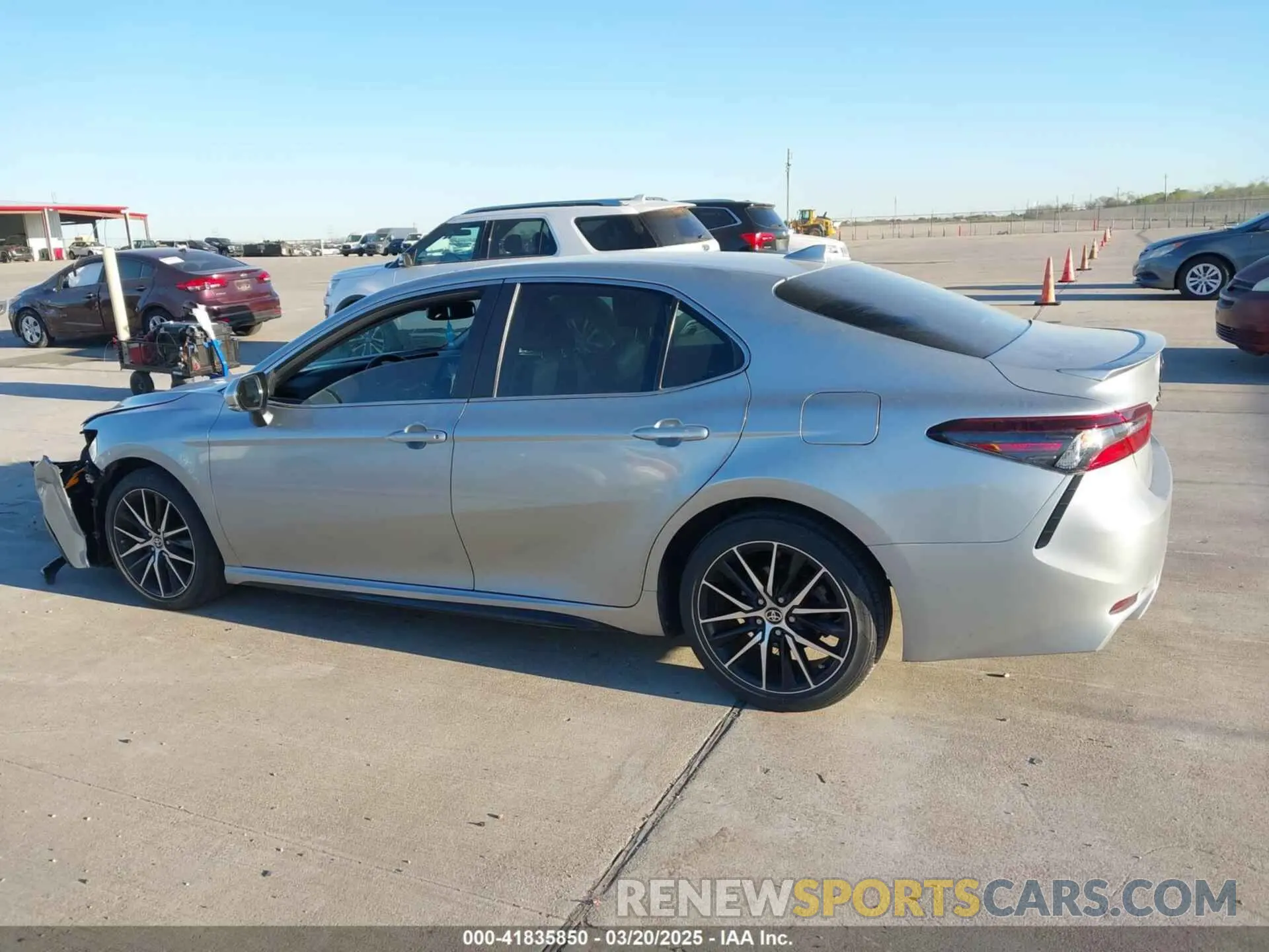 14 fotografías del automóvil dañado 4T1T11AK3MU431765 TOYOTA CAMRY 2021