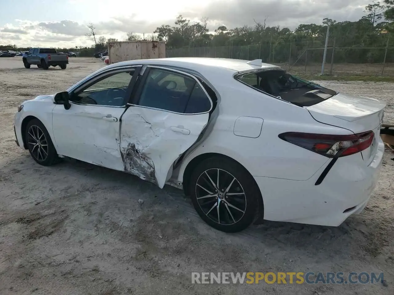 2 fotografías del automóvil dañado 4T1T11AK3MU565269 TOYOTA CAMRY 2021
