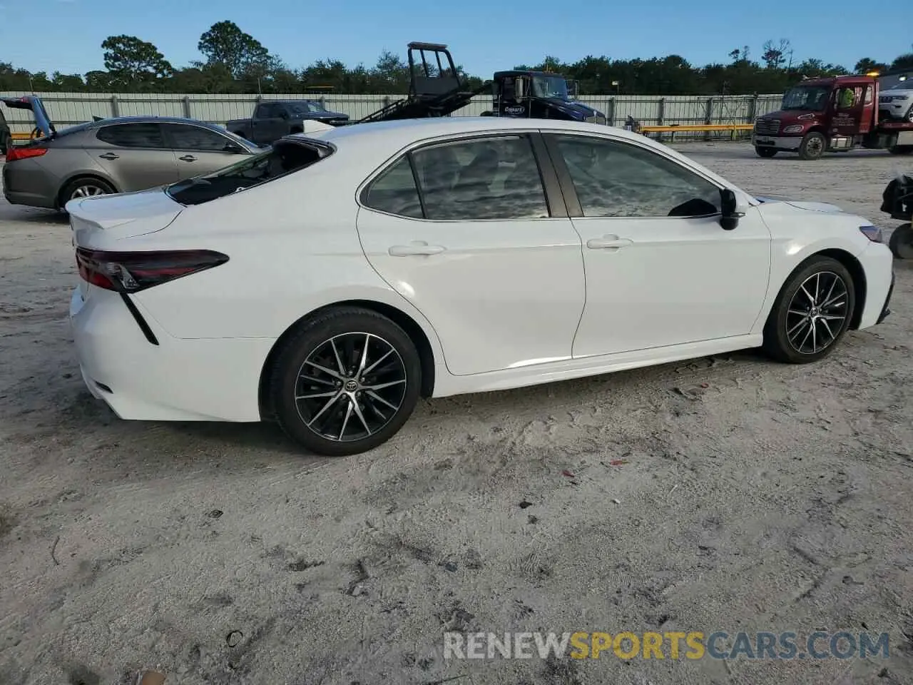 3 fotografías del automóvil dañado 4T1T11AK3MU565269 TOYOTA CAMRY 2021
