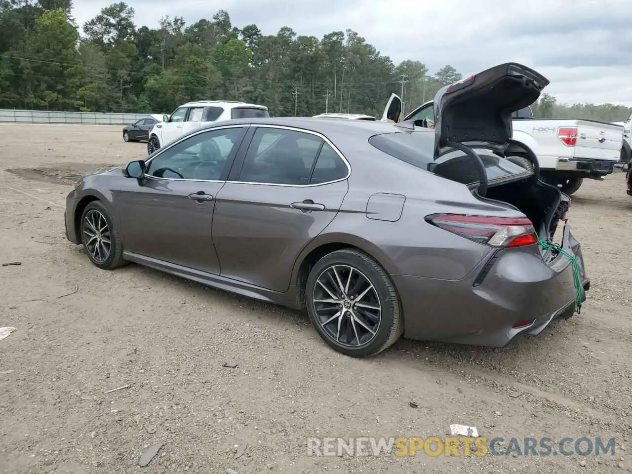 2 fotografías del automóvil dañado 4T1T11AK4MU440121 TOYOTA CAMRY 2021