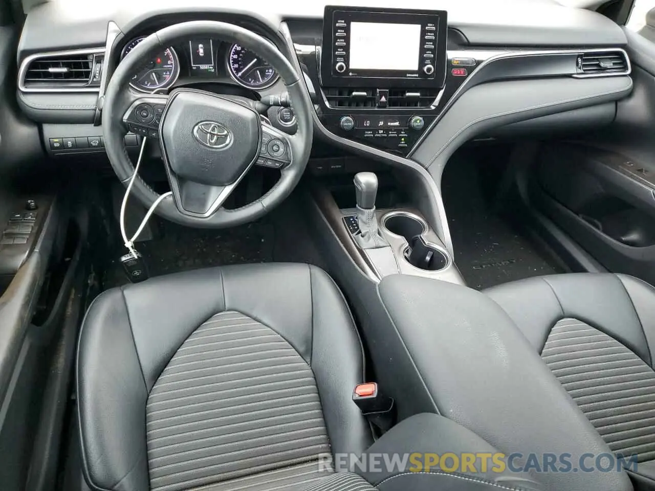 8 fotografías del automóvil dañado 4T1T11AK4MU440121 TOYOTA CAMRY 2021