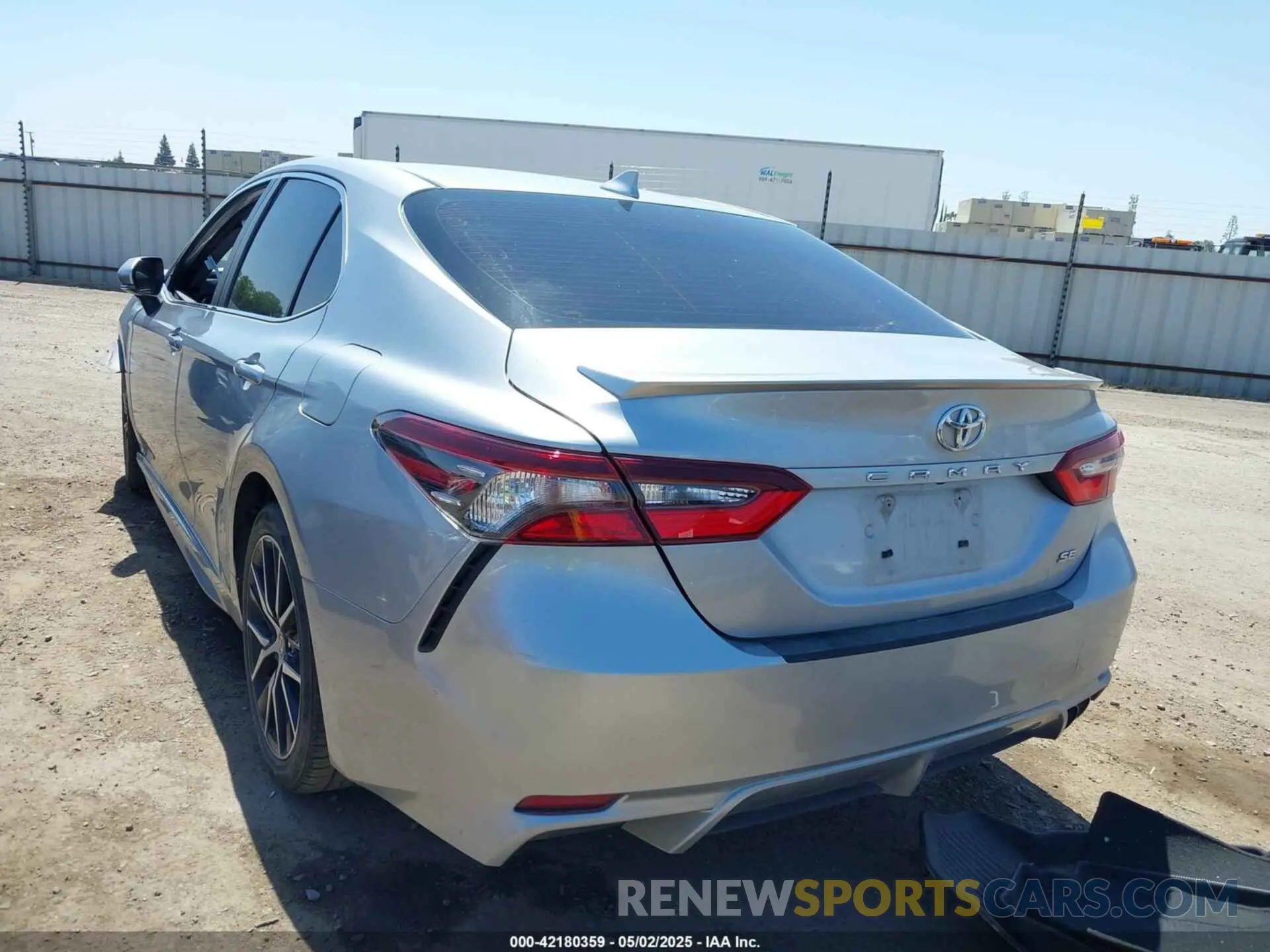3 fotografías del automóvil dañado 4T1T11AK4MU532359 TOYOTA CAMRY 2021