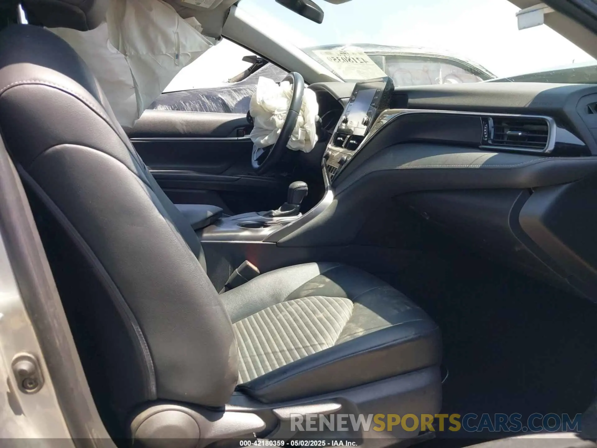 5 fotografías del automóvil dañado 4T1T11AK4MU532359 TOYOTA CAMRY 2021