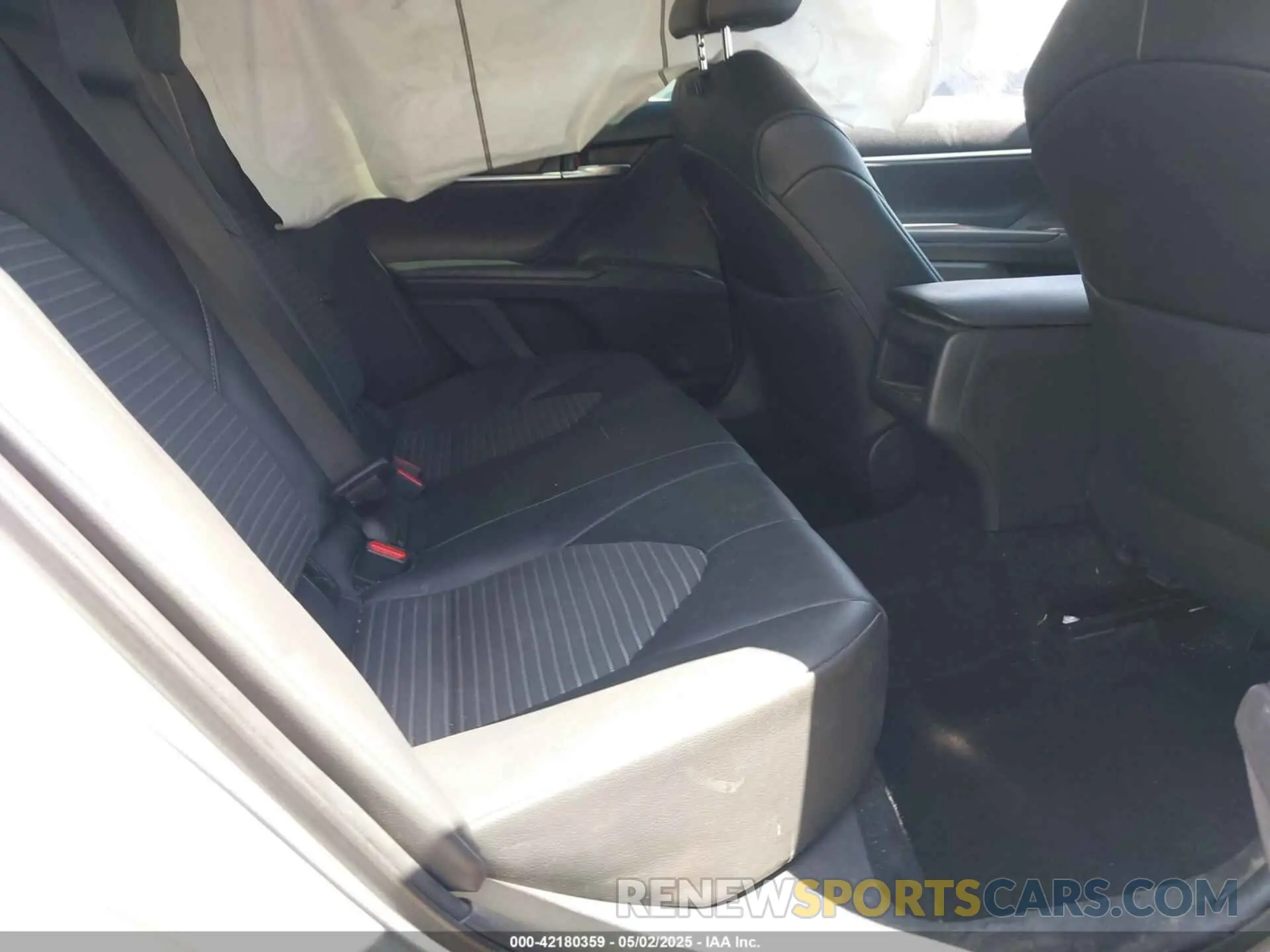 8 fotografías del automóvil dañado 4T1T11AK4MU532359 TOYOTA CAMRY 2021