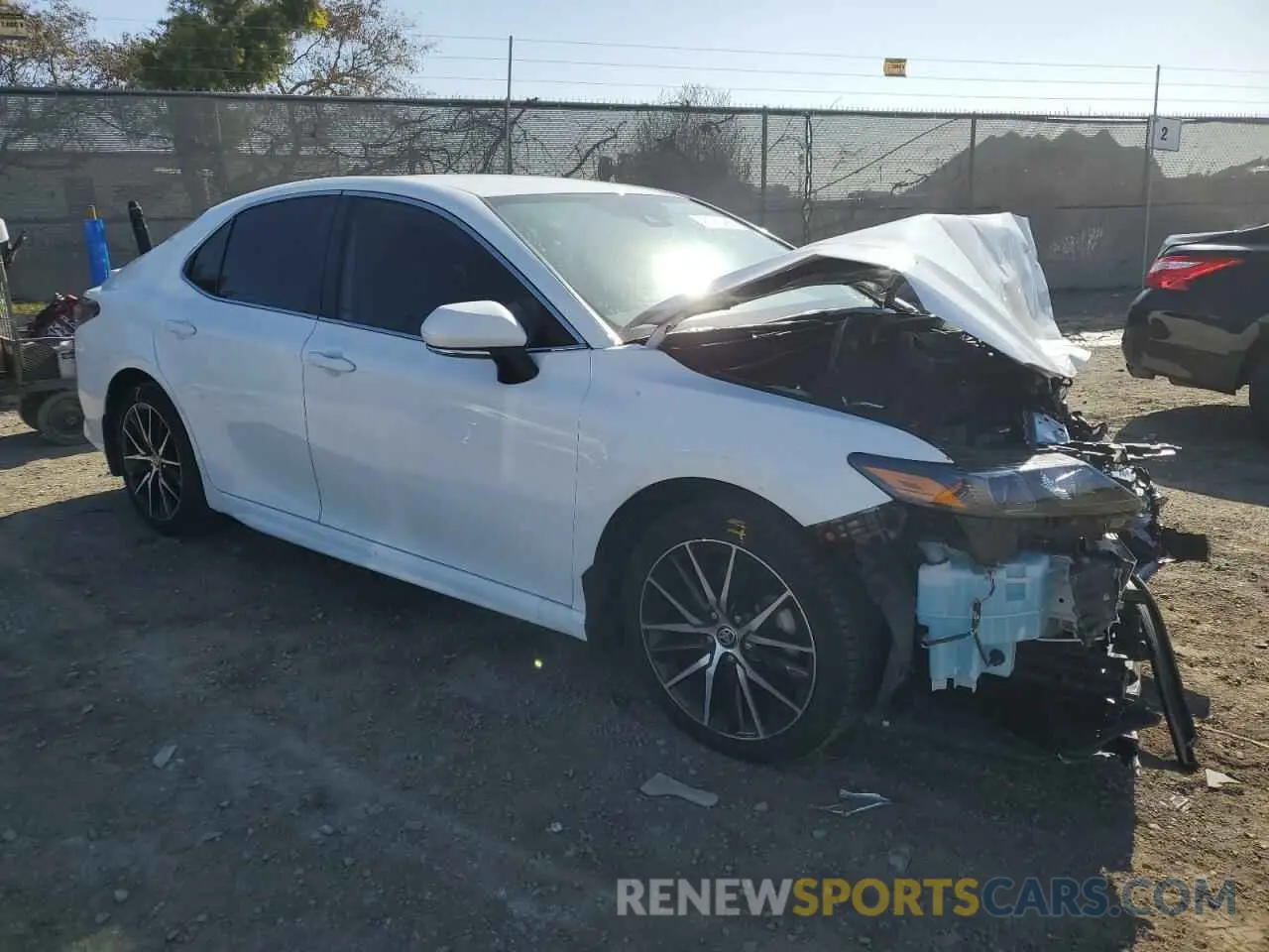 4 fotografías del automóvil dañado 4T1T11AK4MU570626 TOYOTA CAMRY 2021