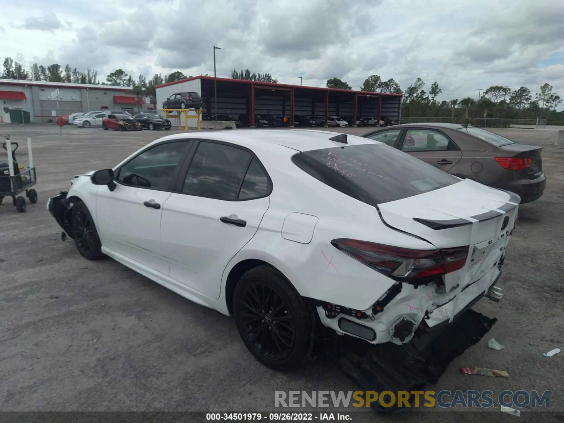 3 fotografías del automóvil dañado 4T1T11AK6MU428570 TOYOTA CAMRY 2021
