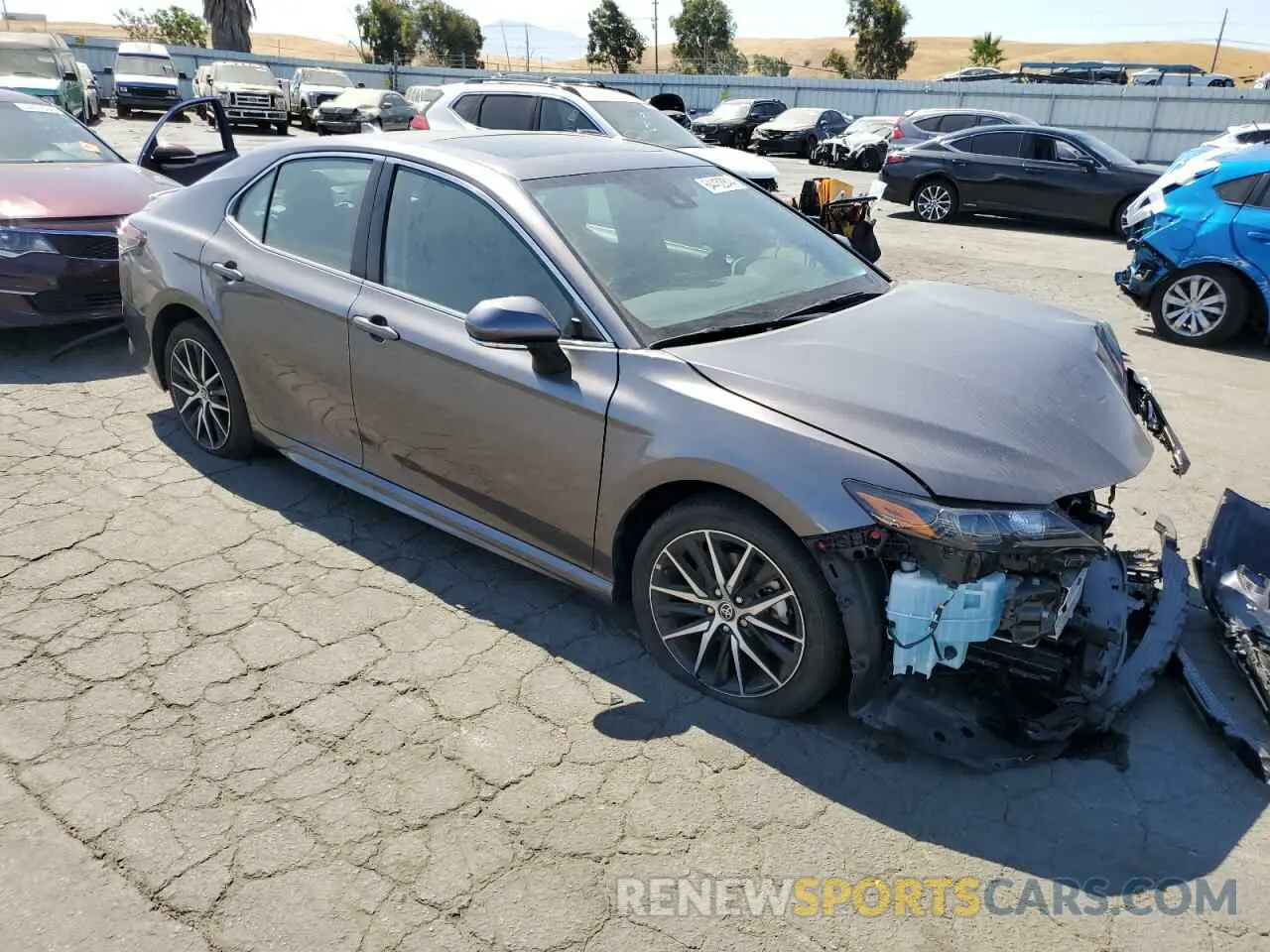 4 fotografías del automóvil dañado 4T1T11AK6MU498067 TOYOTA CAMRY 2021